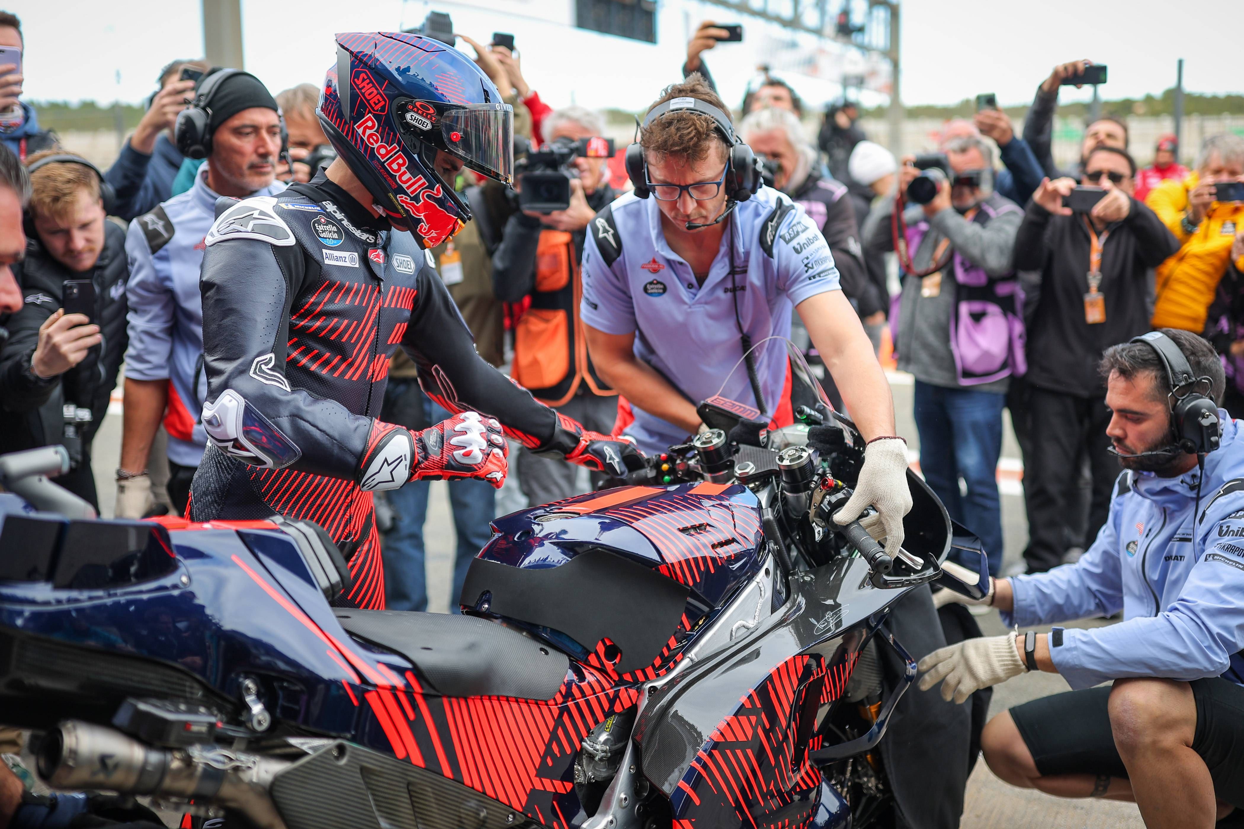  Marc Márquez, en los test de Valencia con Gresini.