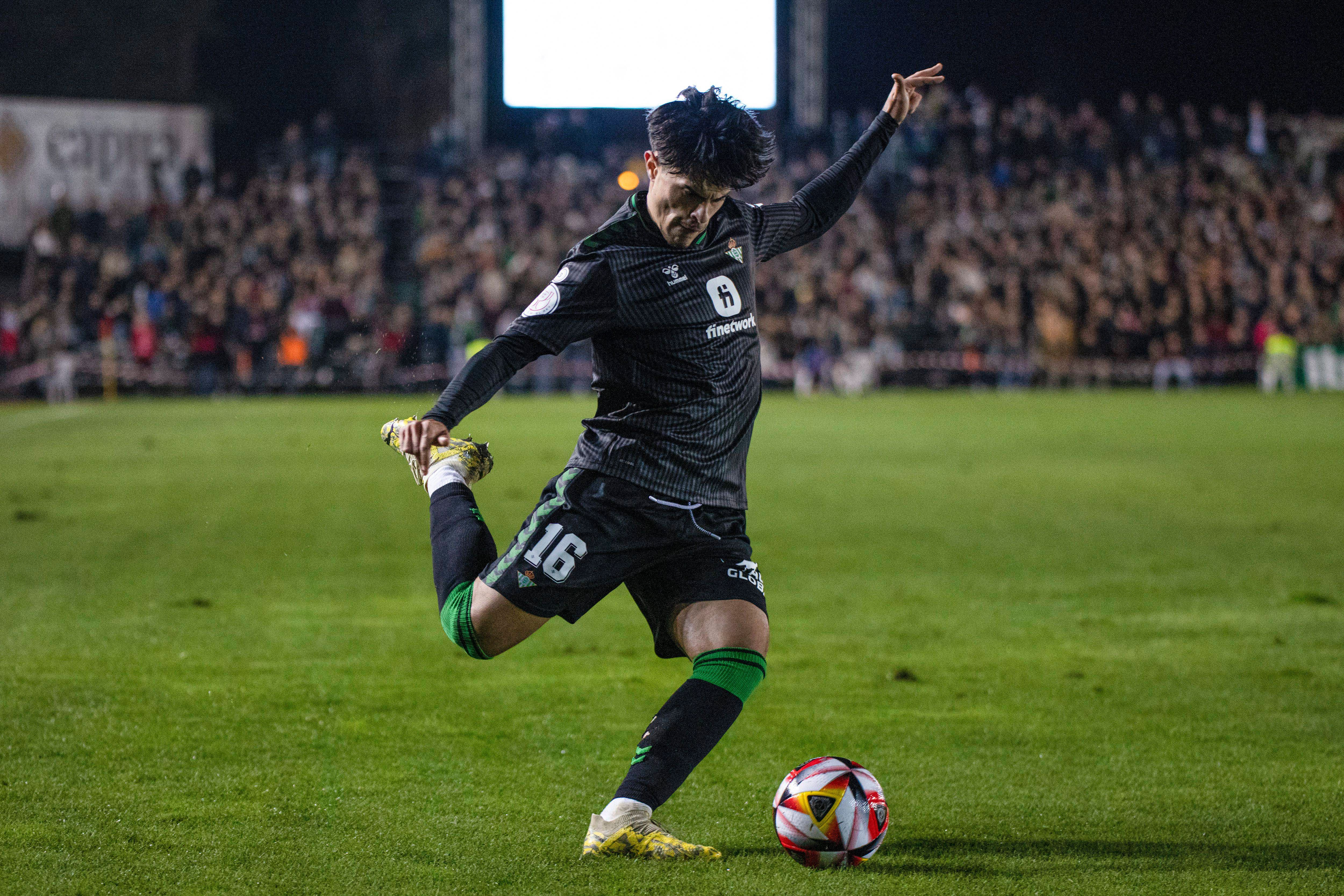  Juan Cruz con la pelota (foto: Cordón Press).