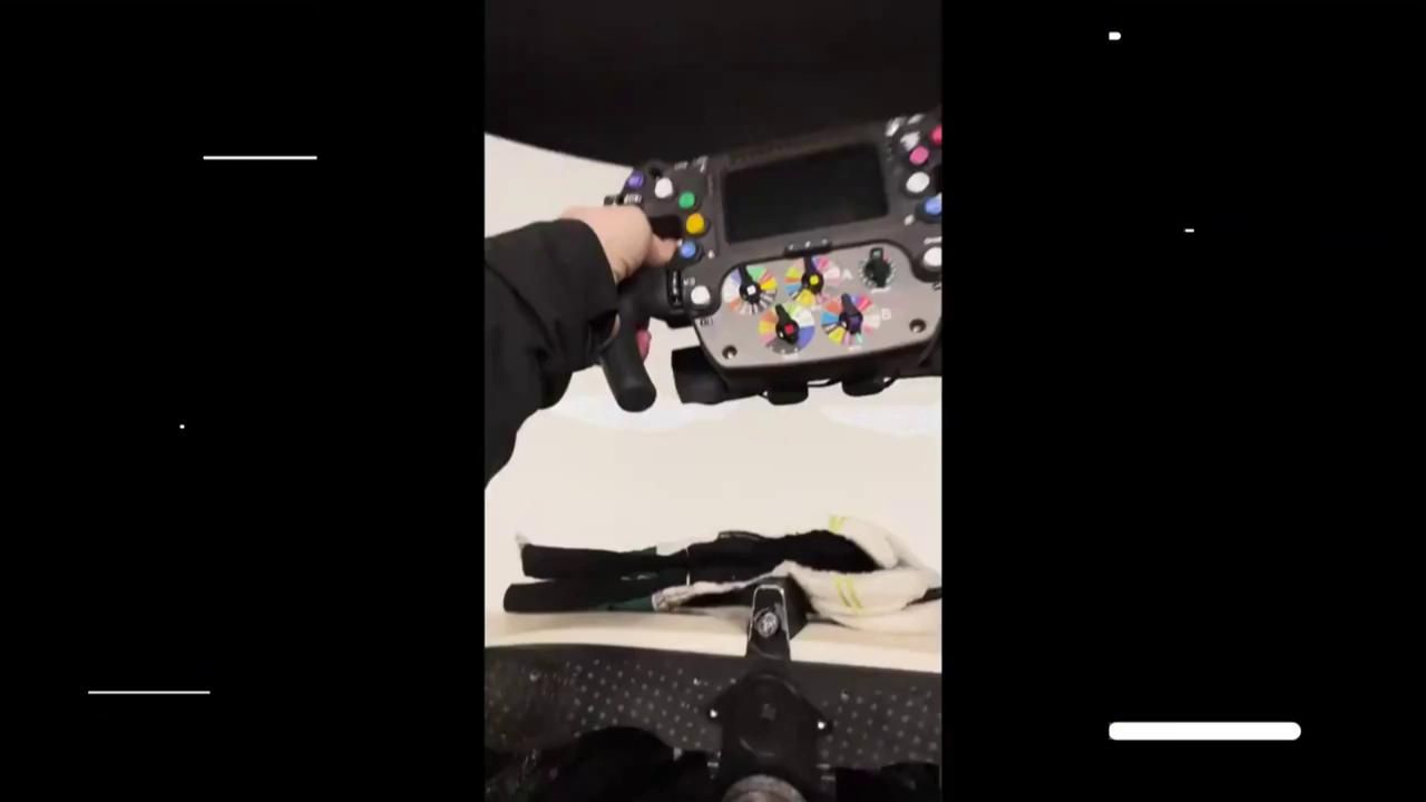  Fernando Alonso, probando las prestaciones del nuevo Aston Martin.