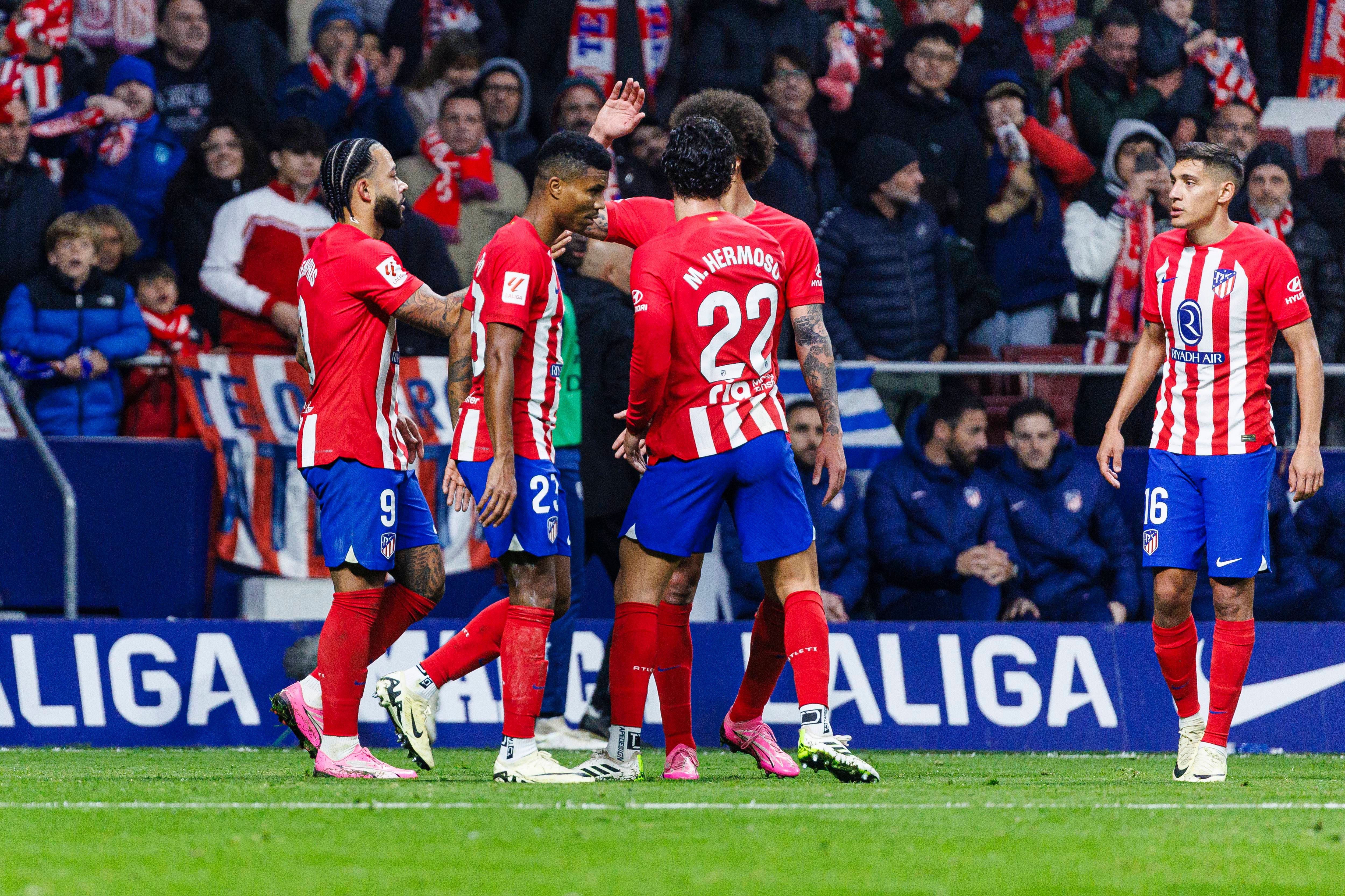  Los jugadores del Atlético frente al Rayo Vallecano Foto: Cordon Press