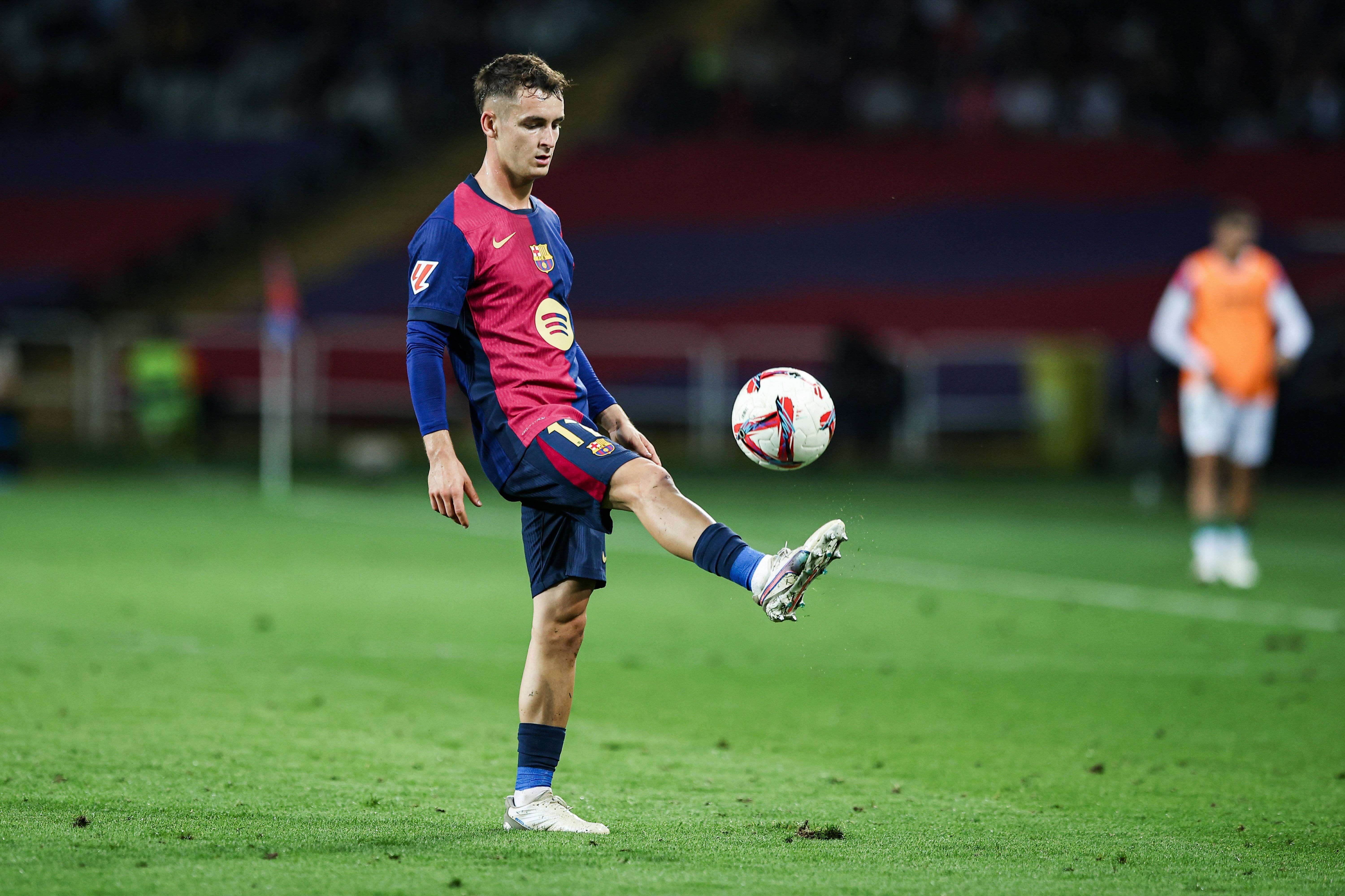 Marc Casadó jugando con el Barça.