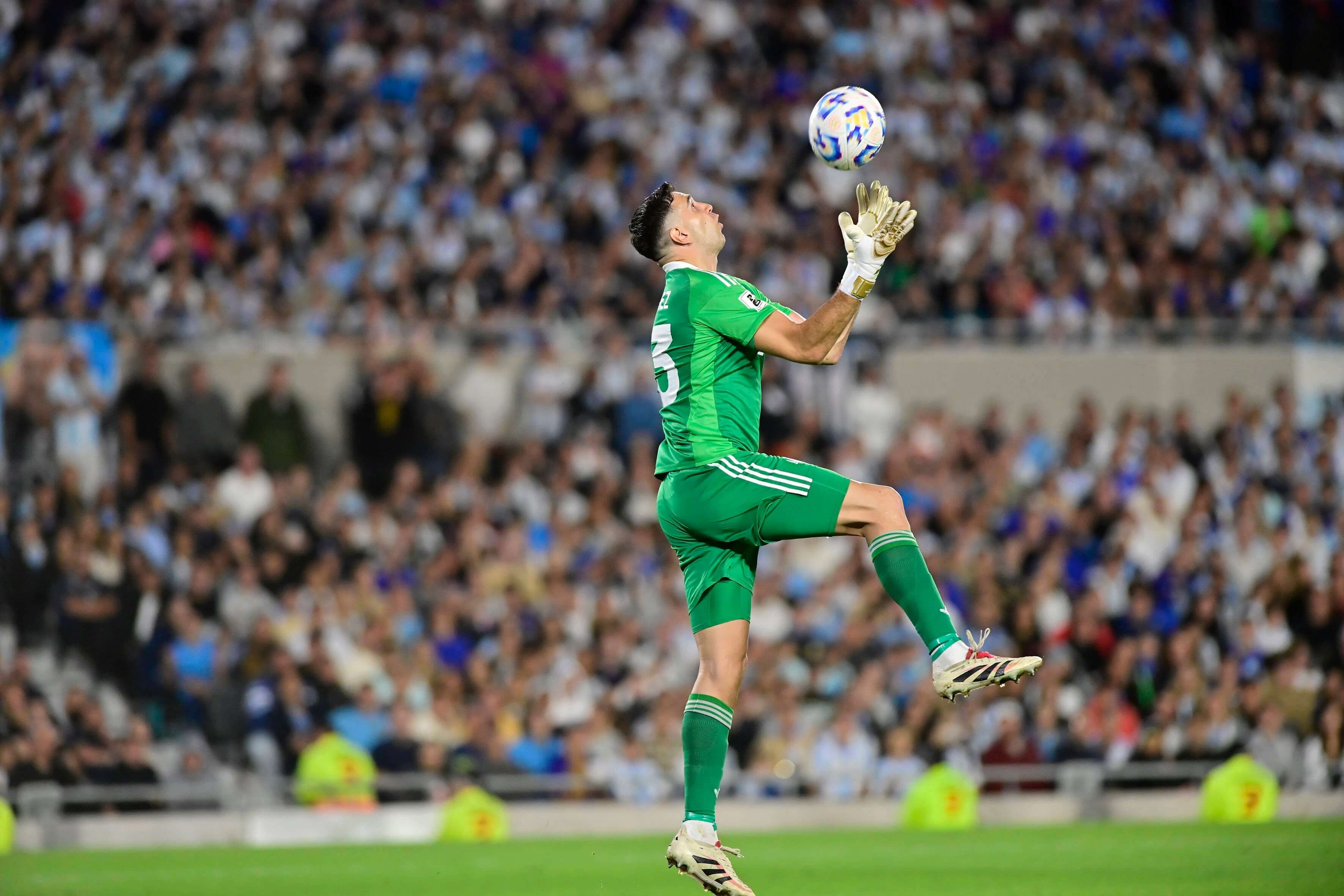  Dibu Martínez ante Brasil.