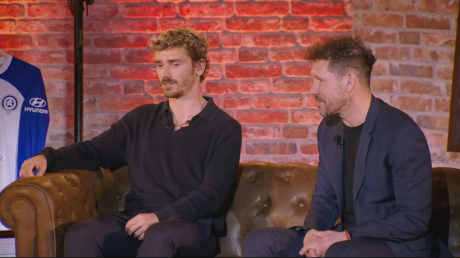 Antoine Griezmann y Simeone, durante el Acto Homenaje del Atlético