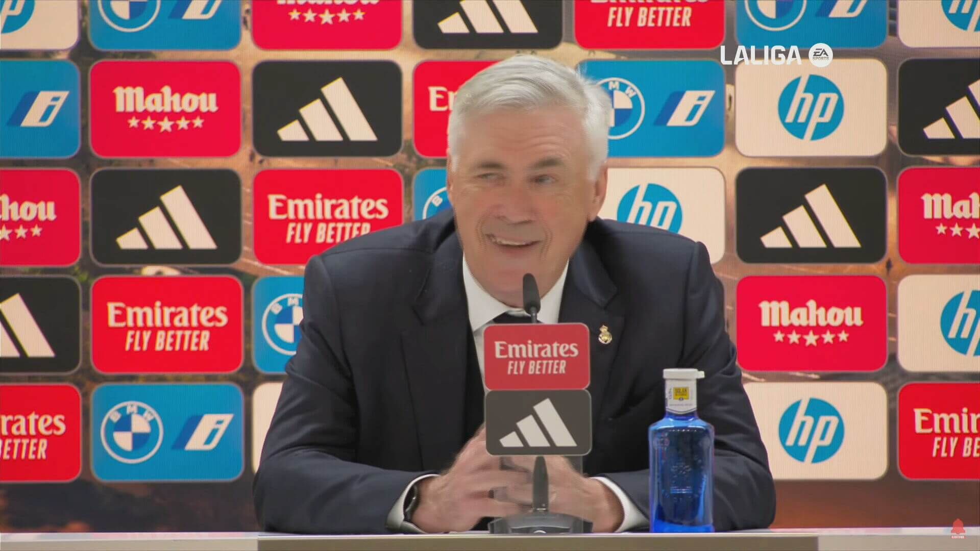  Carlo Ancelotti se parte de risa tras recordarle la destitución de Bernd Schuster antes de un Clásico.