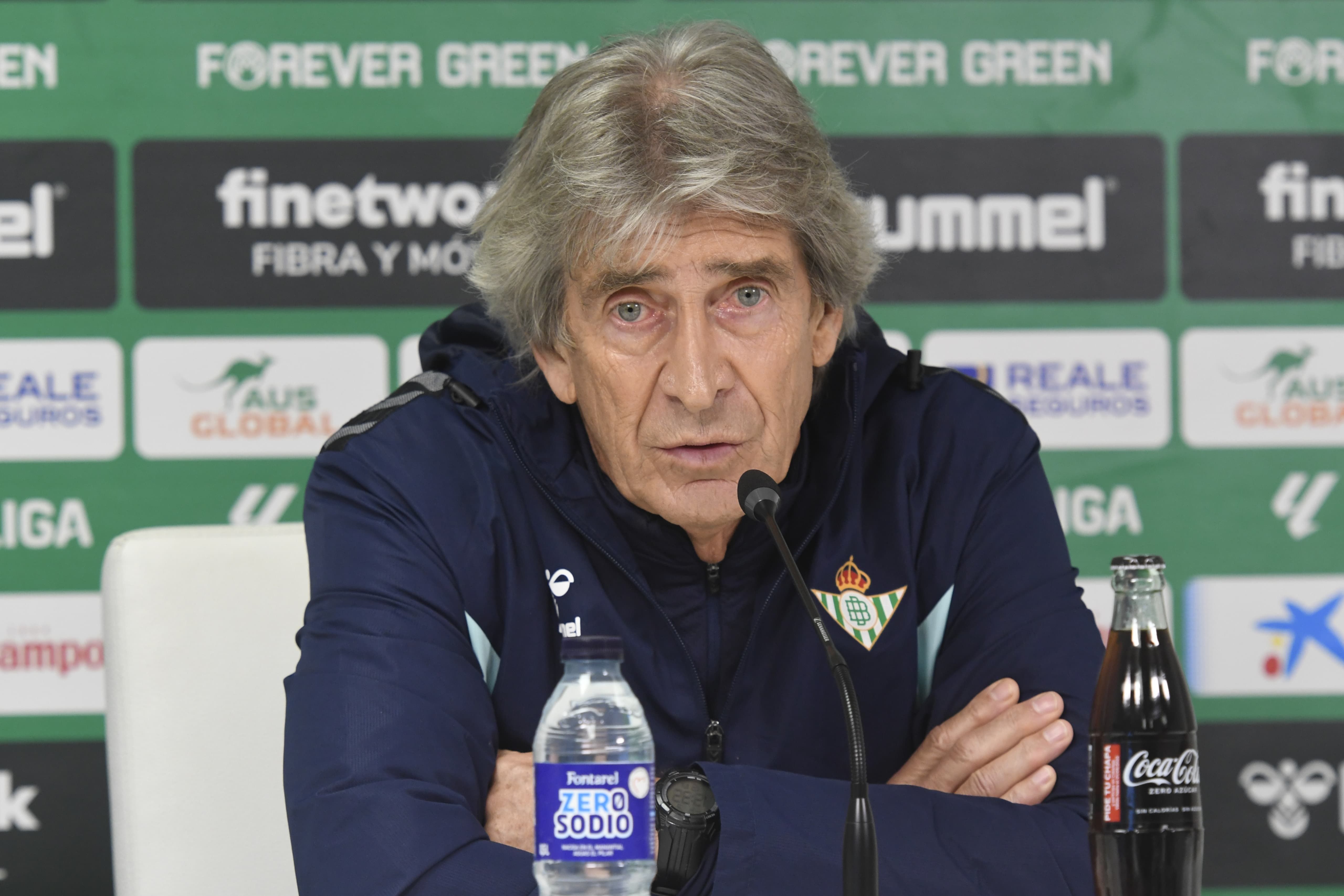 Manuel Pellegrini, durante la rueda de prensa (foto: Kiko Hurtado).