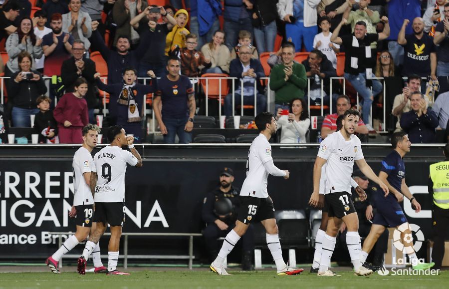  Nico González redebuta con el Valencia CF