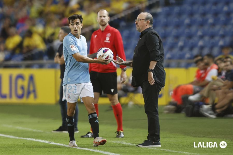  Manu Sánchez junto a Rafa Benítez en el Las Palmas - Celta.