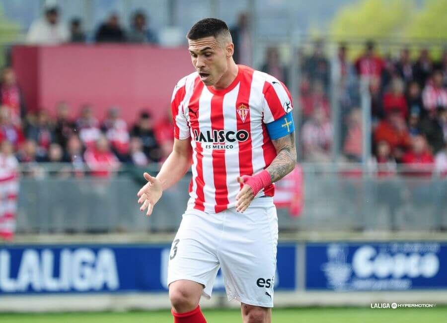  Djuka lamenta una acción en el Amorebieta - Real Sporting. Foto: LALIGA