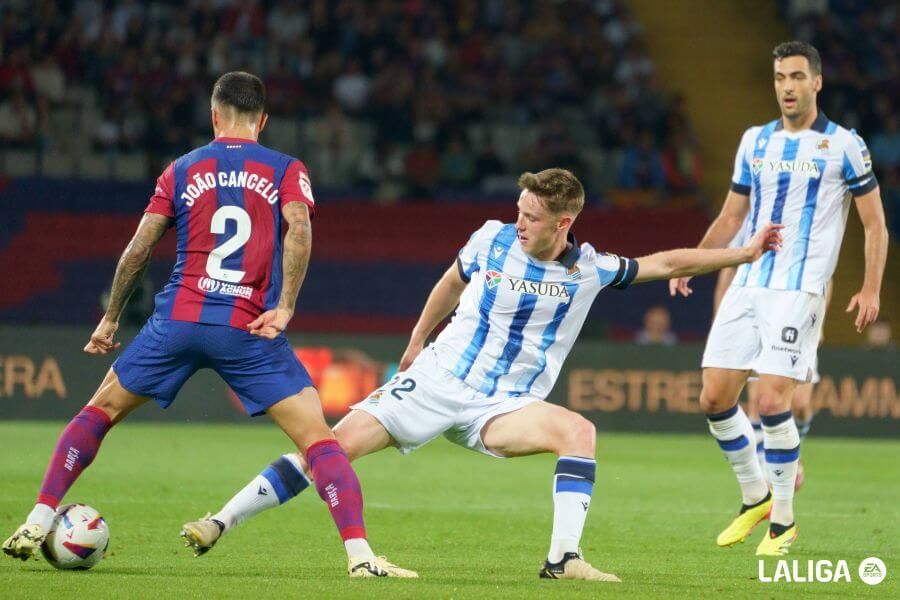  Lance del partido entre el Barcelona y la Real Sociedad.