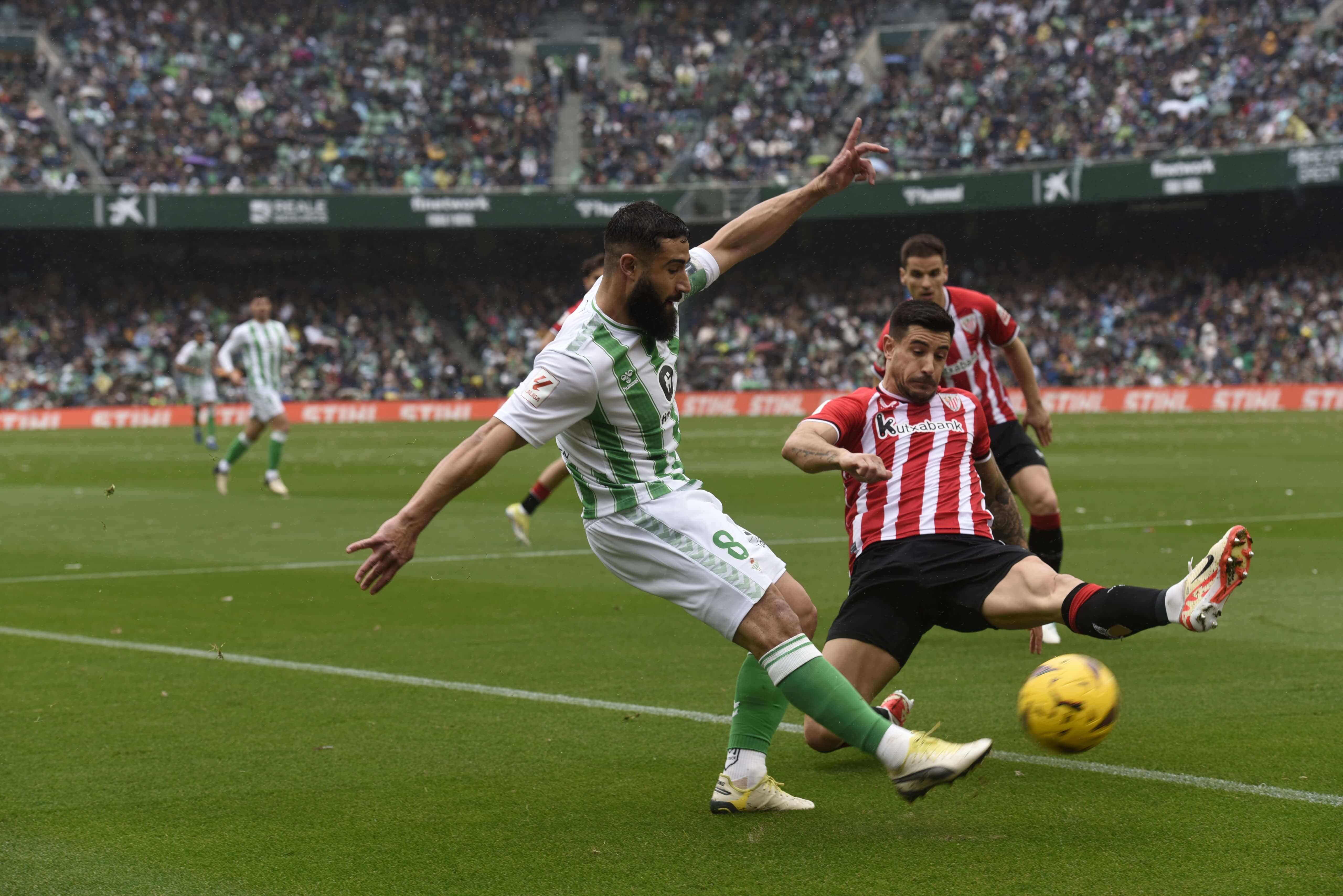  Nabil Fekir centra ante Yuri (foto: Kiko Hurtado).
