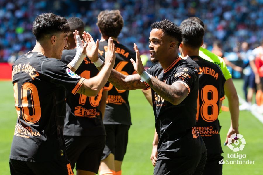  Celebración de Justin Kluivert tras su gol en el Celta - Valencia.