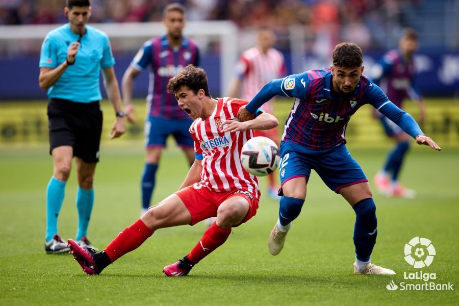  Queipo en una de las faltas que sufrió por Vadillo.