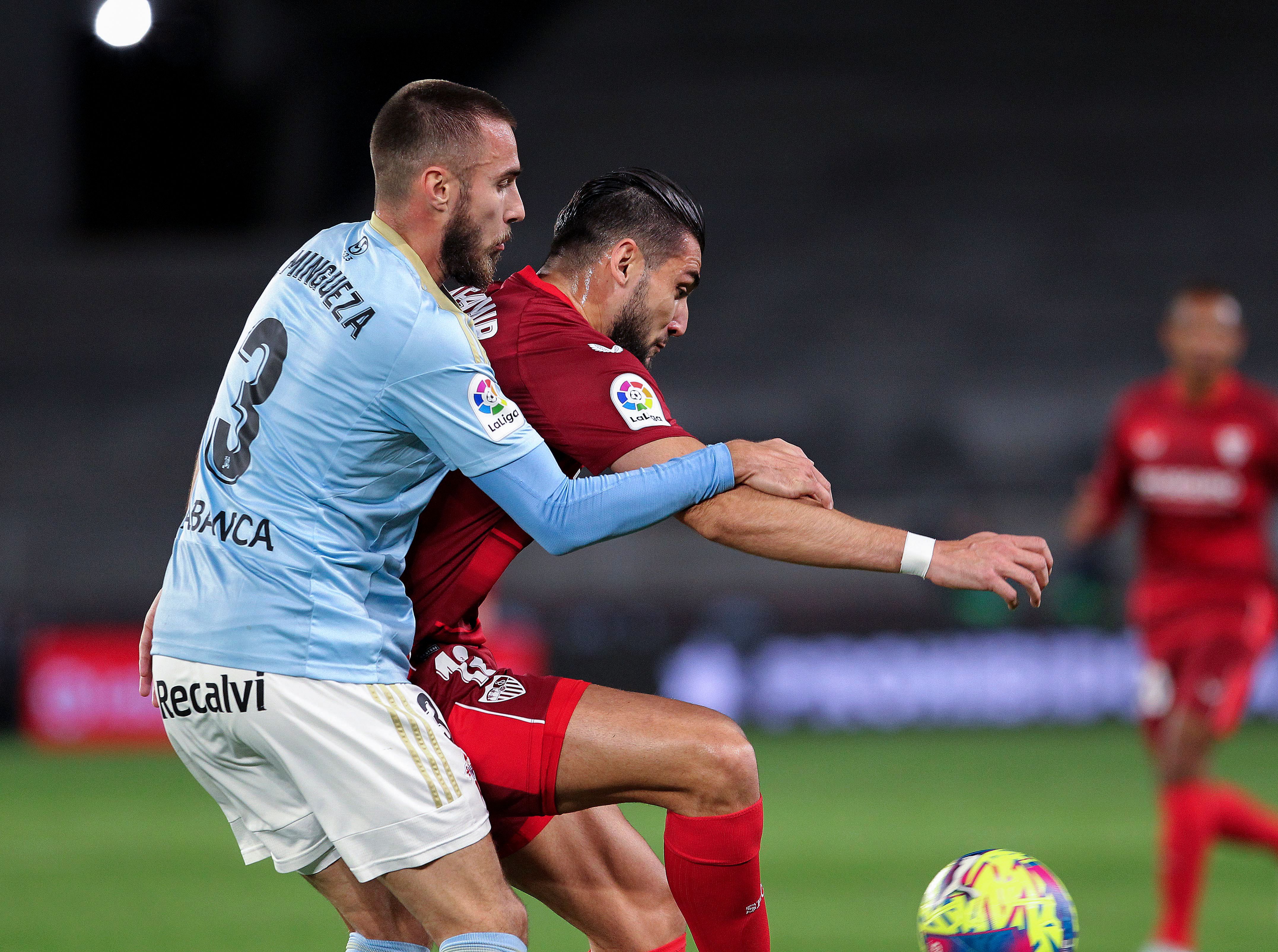  Rafa Mir, ante el Celta.