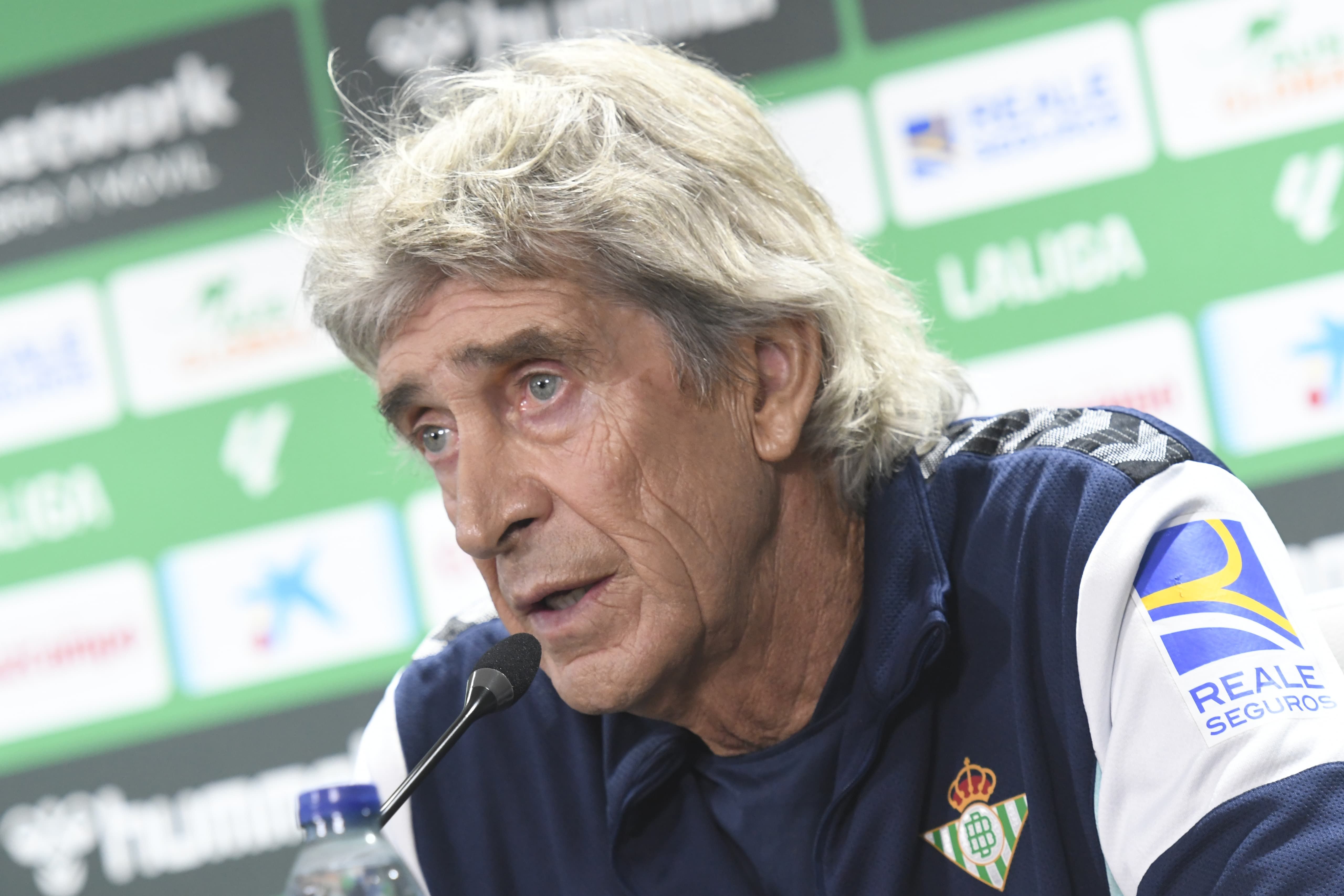  Manuel Pellegrini durante la rueda de prensa (foto: Kiko Hurtado).