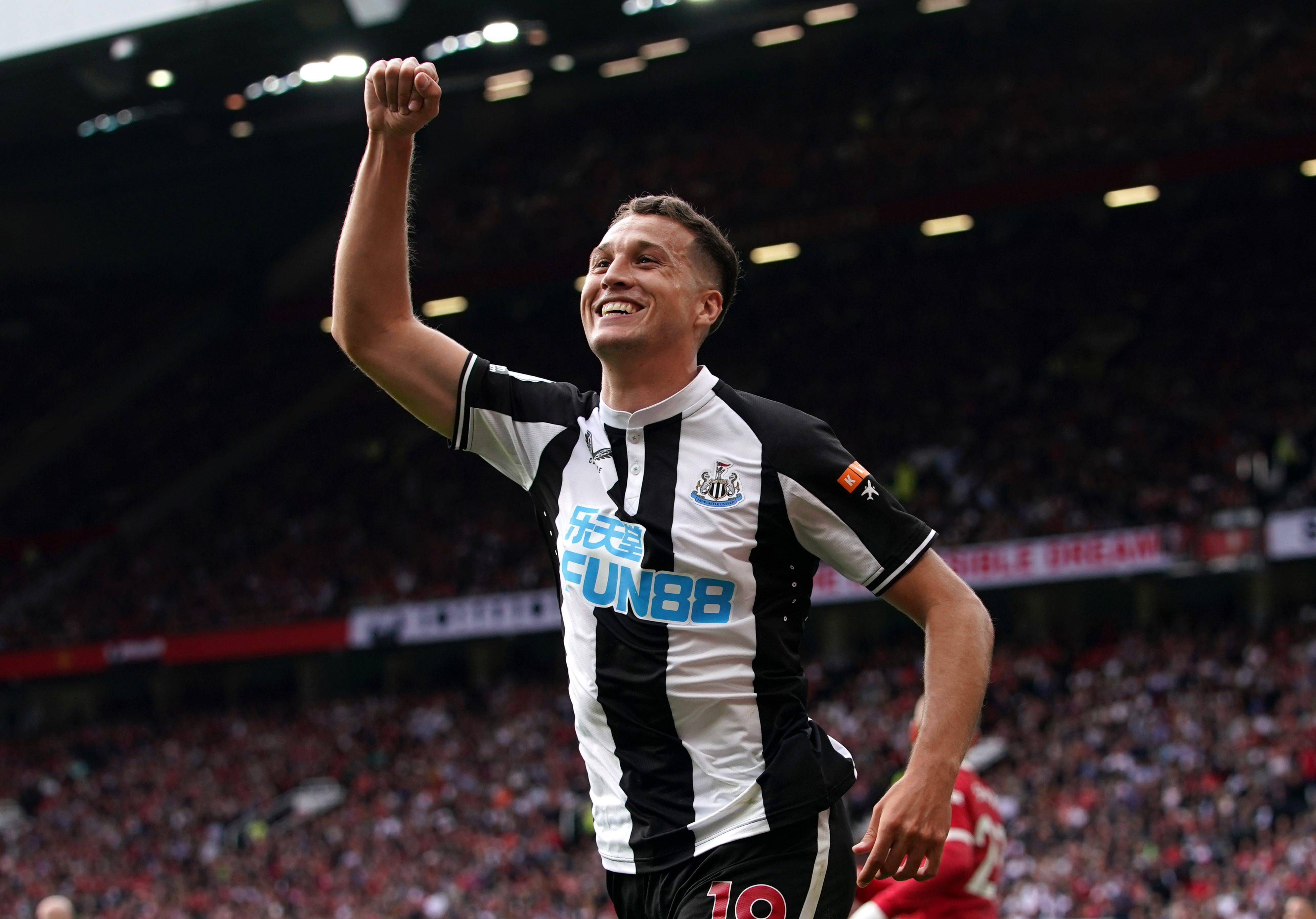Javier Manquillo celebra un gol con el Newcastle.
