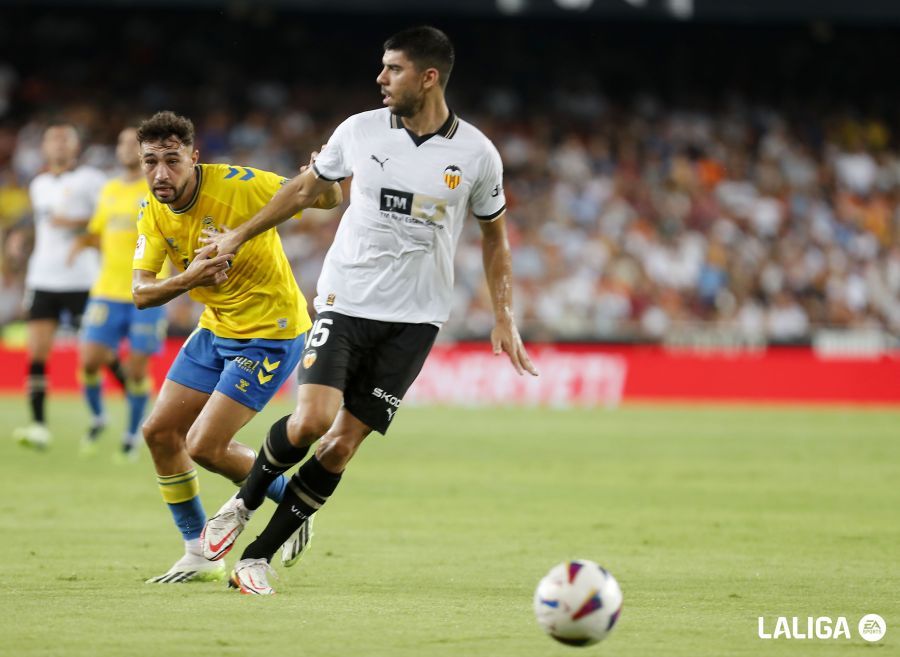  Cenk ante Las Palmas en Mestalla..