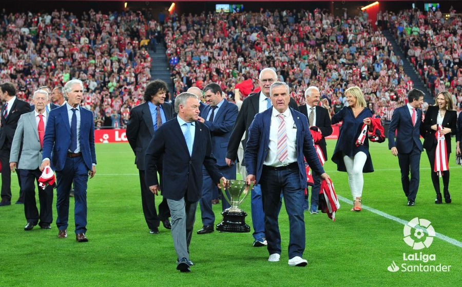 Salida de los campeones de Javier Clemente a San Mamés.