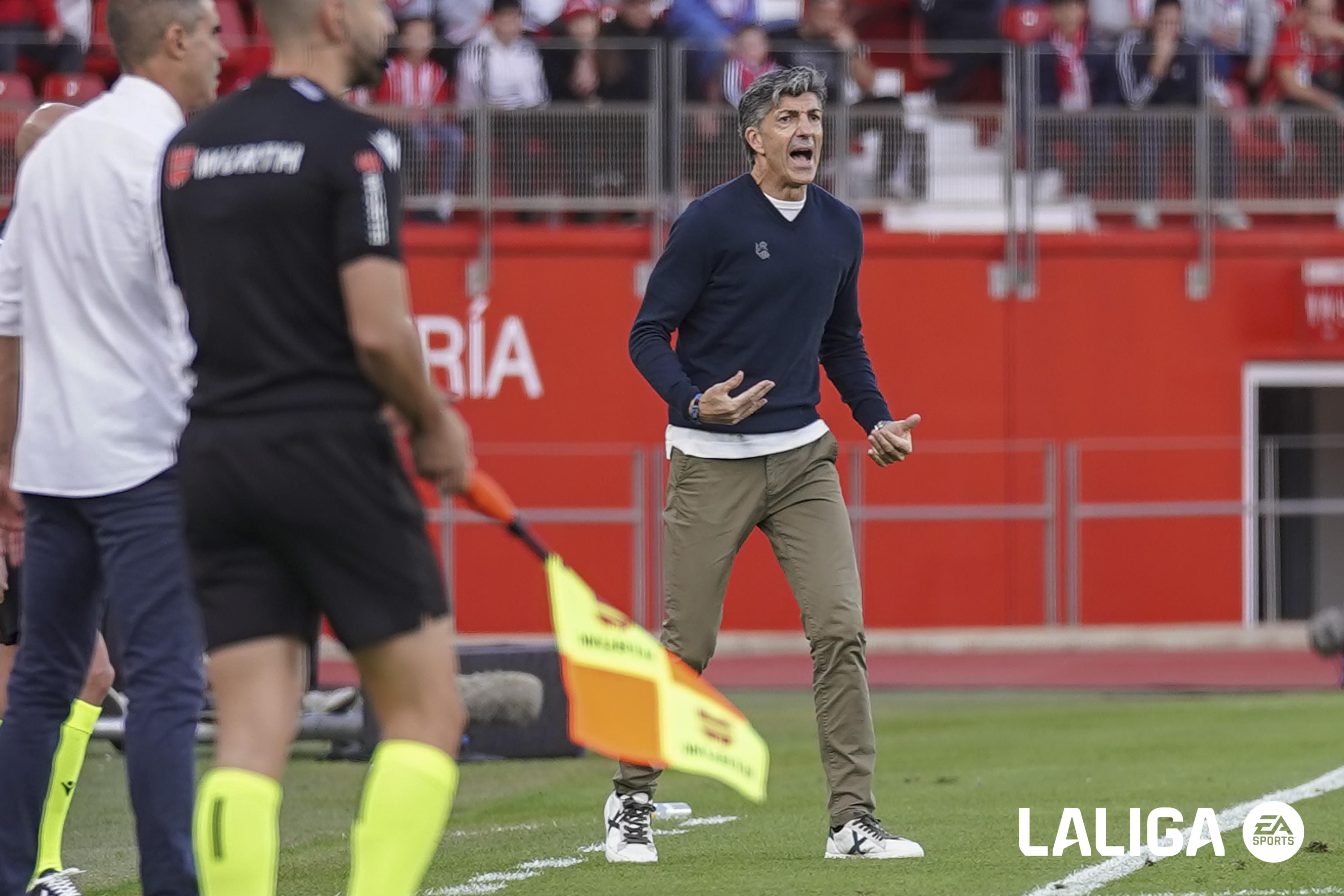 Imanol da instrucciones en el Almería - Real Sociedad.