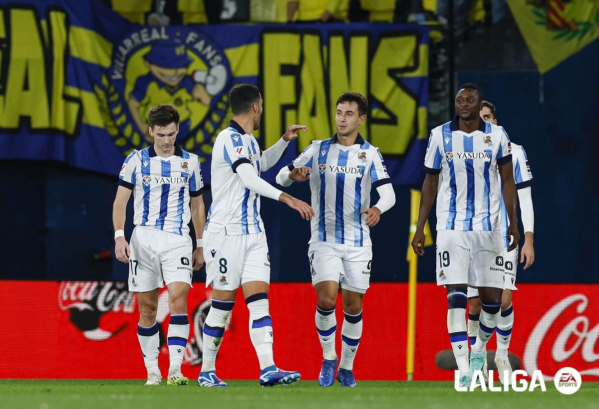 Los jugadores de la Real Sociedad celebran uno de los goles al Villarreal.