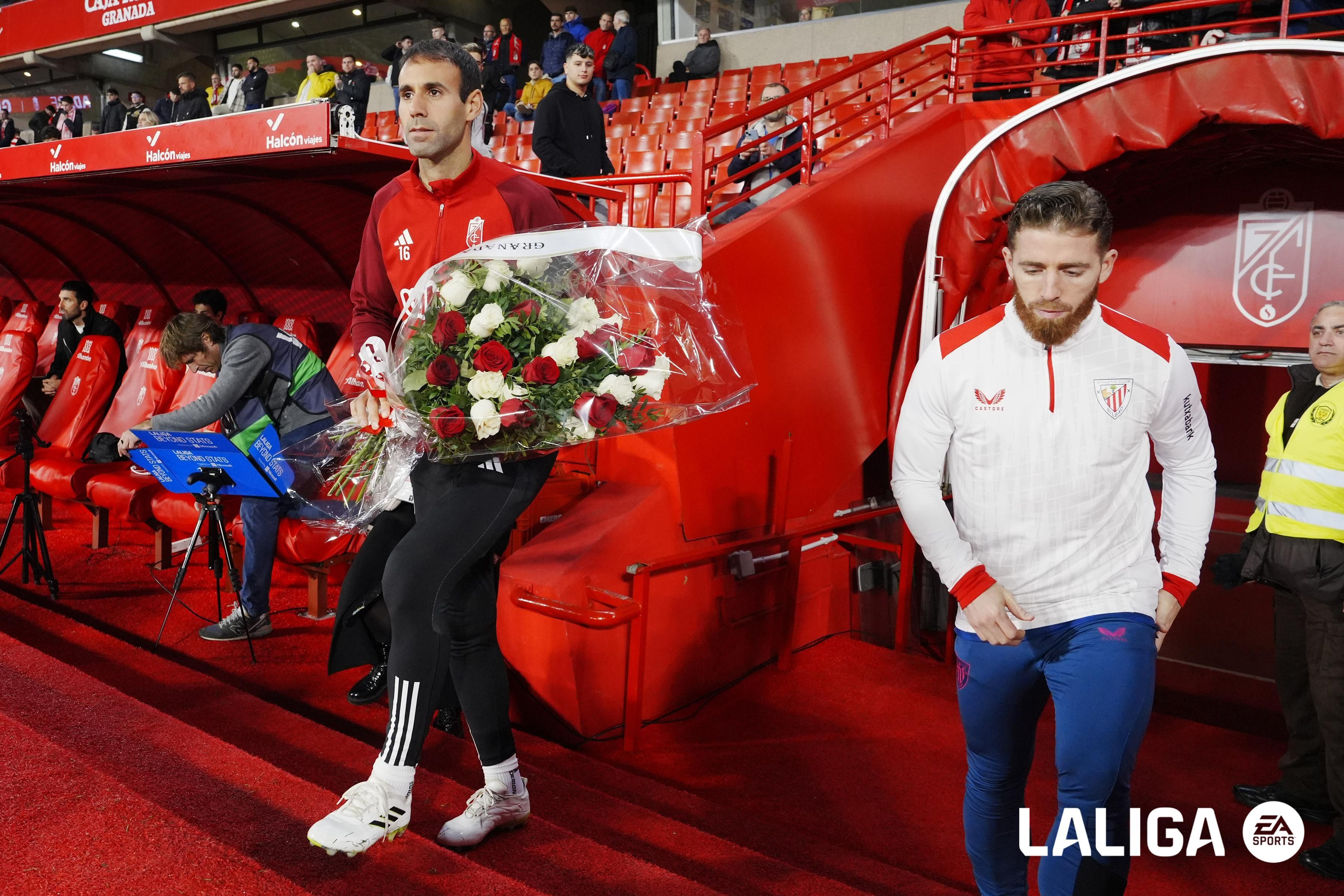 Homenaje al aficionado fallecido en Los Cármenes (Foto: LALIGA).