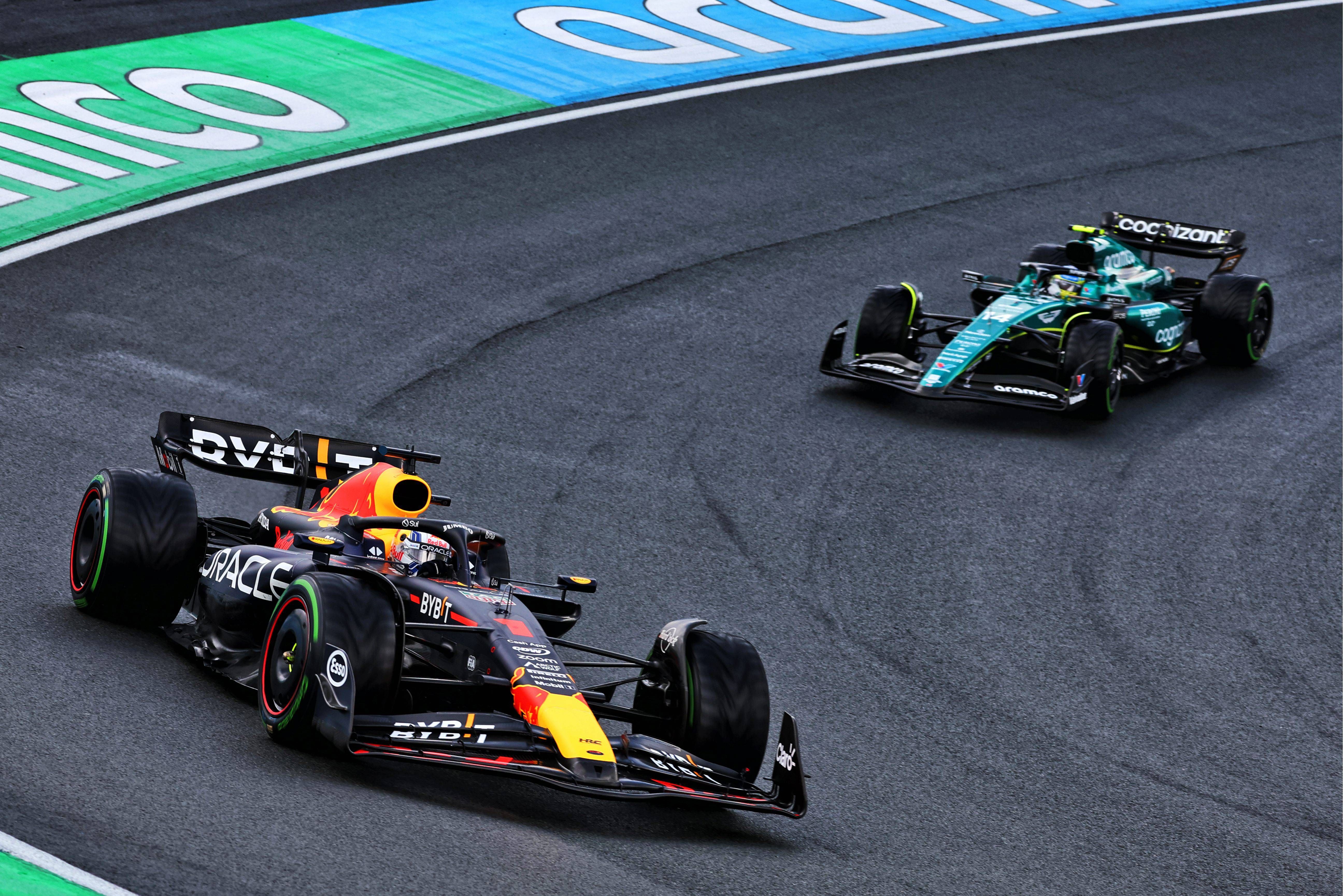 Max Verstappen y Fernando Alonso, en el GP de Países Bajos.