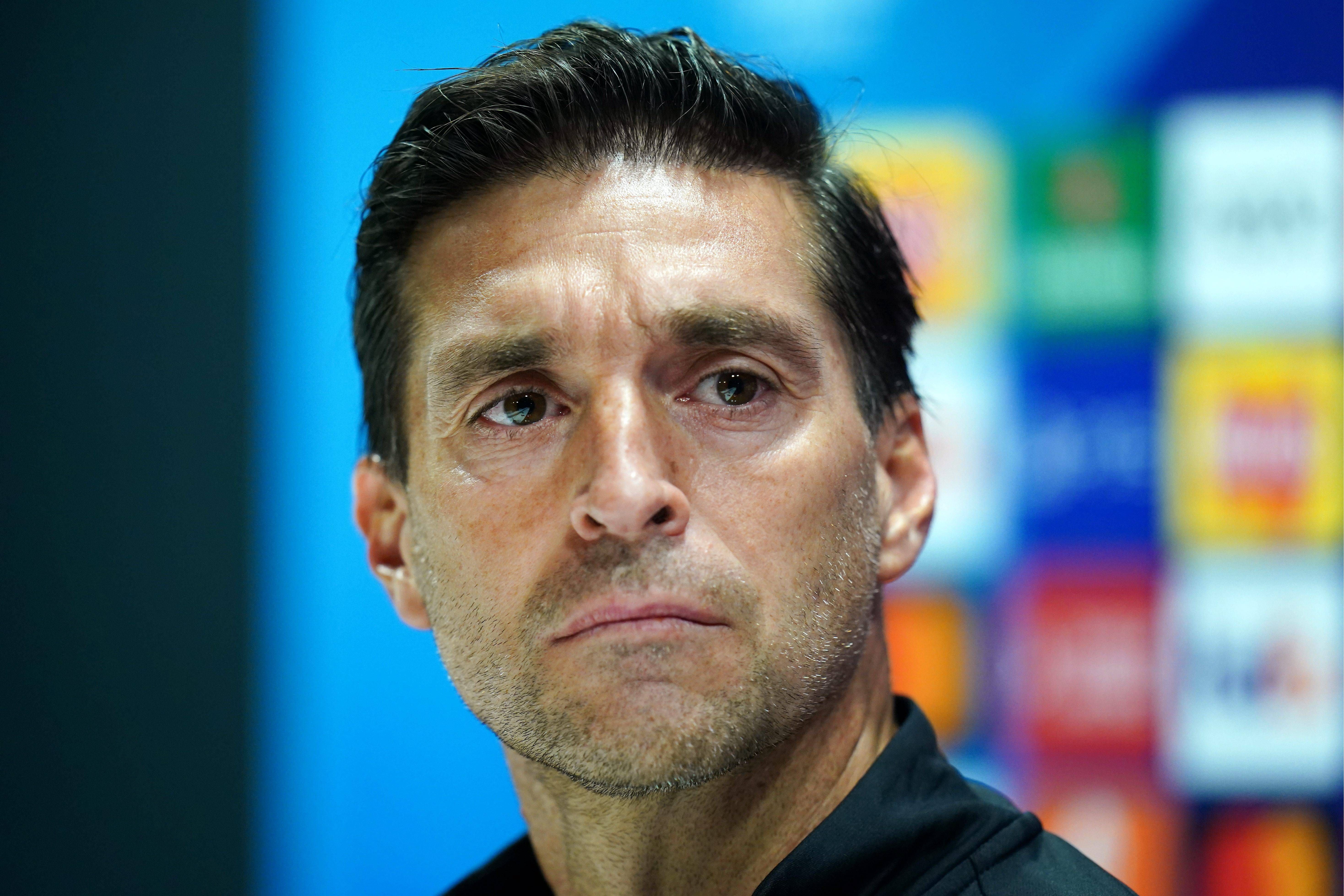 Diego Alonso, en la rueda de prensa de Londres.