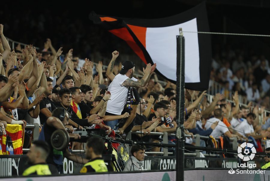  La afición del Valencia ante el Barcelona.