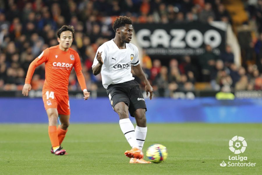  Yunus Musah, en el Valencia CF - Real Sociedad.