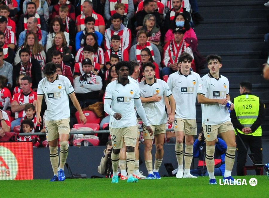  A la Quinta del Pipo se le alargó demasiado una gran noche en San Mamés