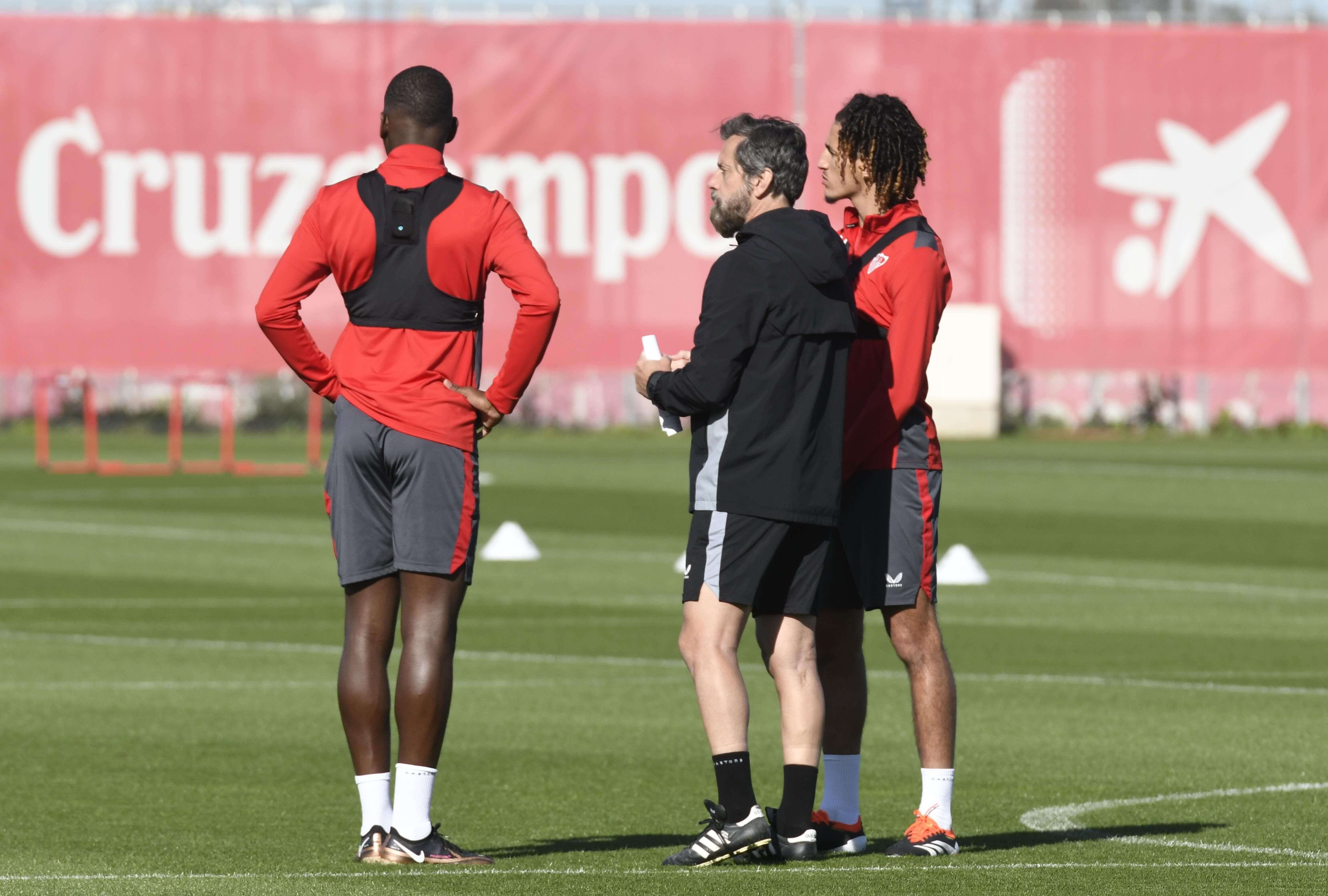  Quique Sánchez Flores con Boubakary Soumaré y Hannibal Mejbri (foto: Kiko Hurtado).