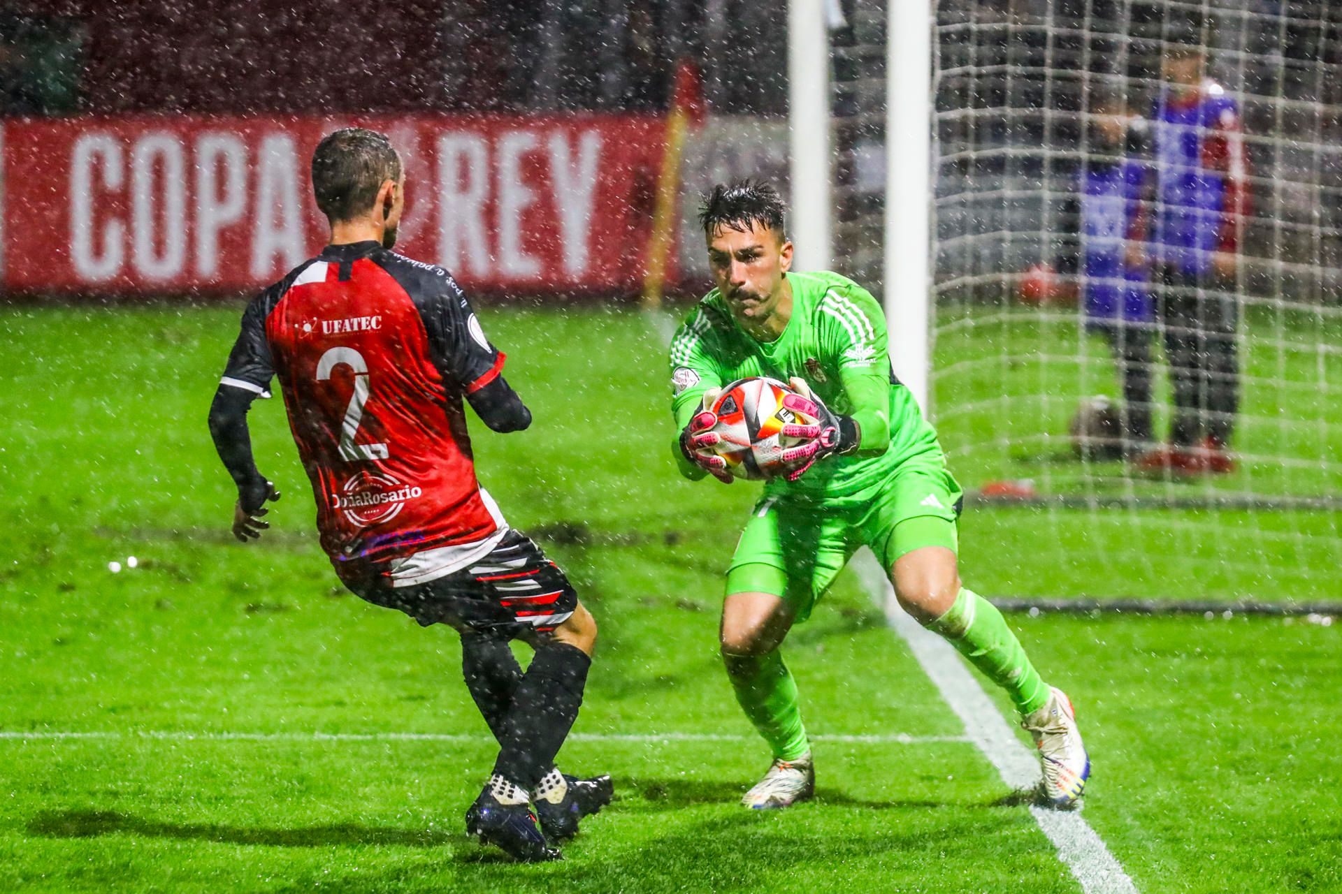 Adri López, portero del Granada ante el Arosa en Copa del Rey.