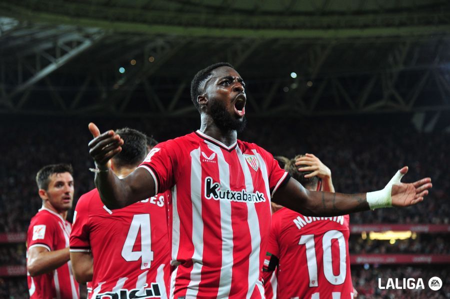 Iñaki Williams celebra el gol de Gorka Guruzeta en el Athletic Club - Real Betis.