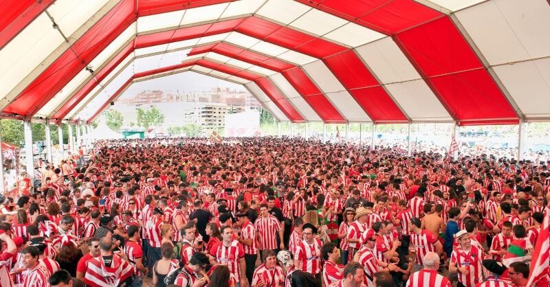  Afición del Athletic en la fan zone de una de las finales disputadas.