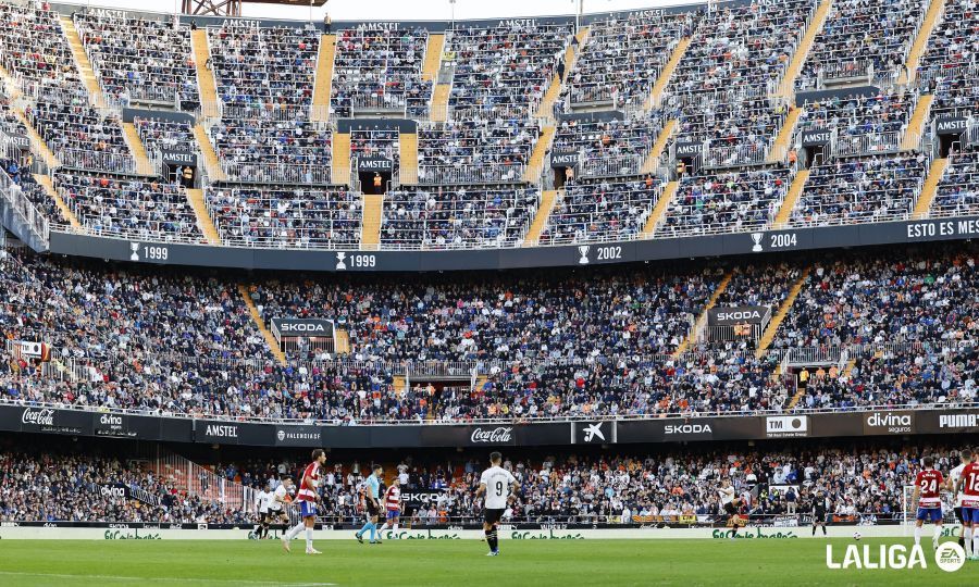  Afición en Mestalla
