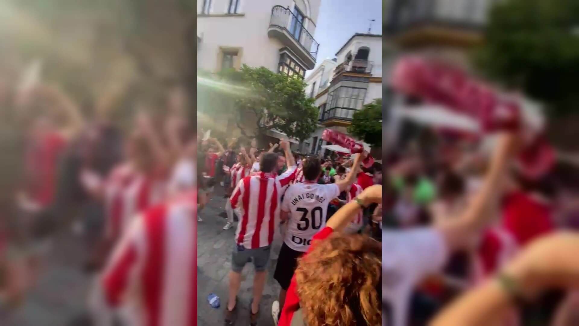  Aficionados del Athletic llenan a estas horas las calles de Sevilla