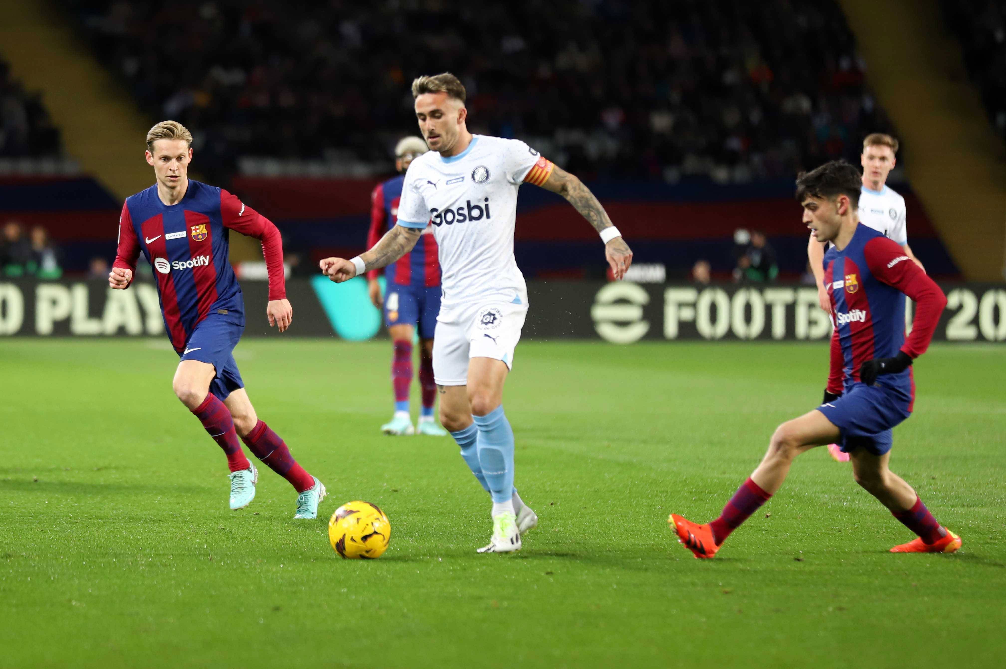  Aleix García en Montjuic jugando contra el FC Barcelona.