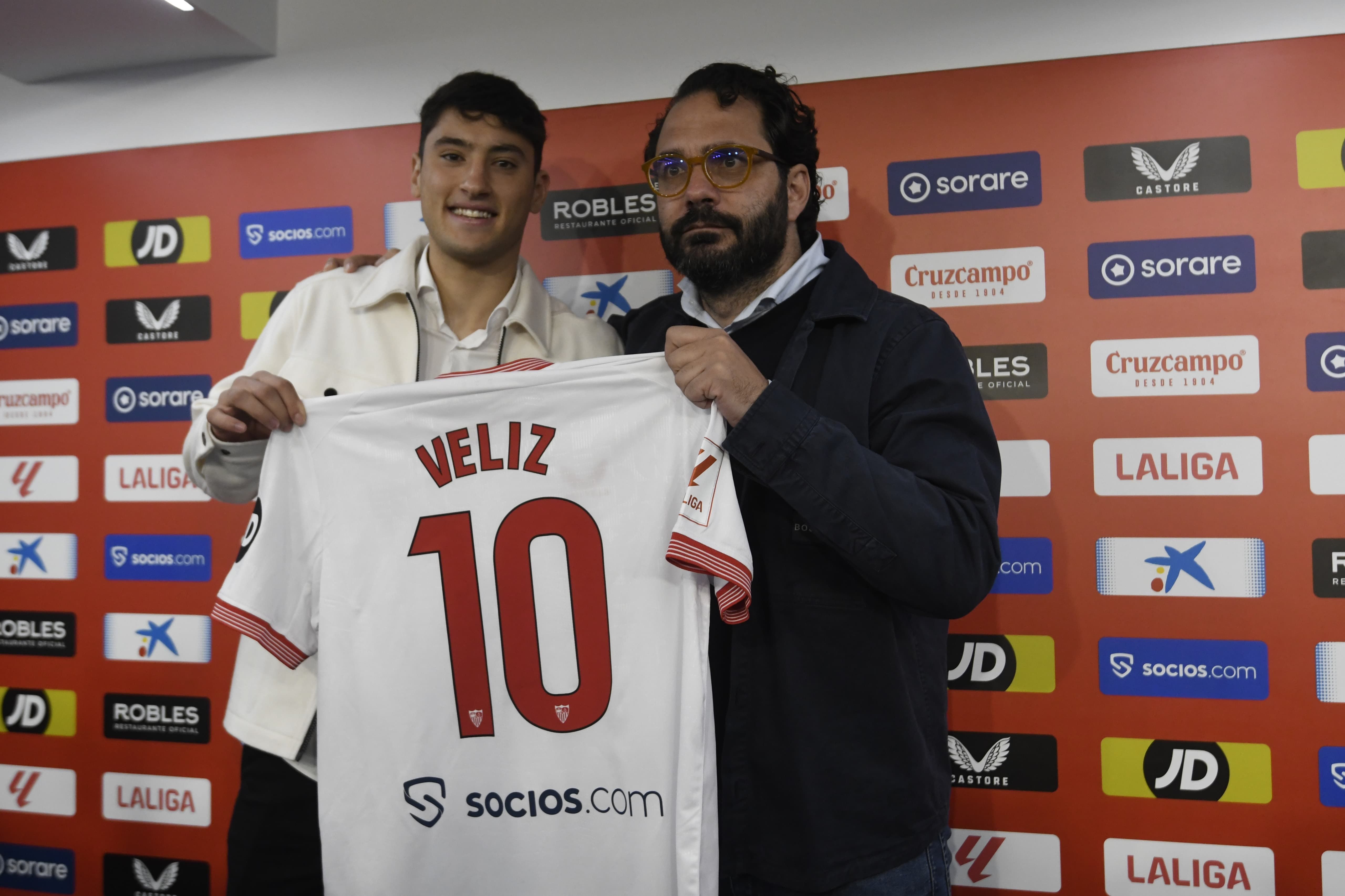 Alejo Véliz, en su presentación con el Sevilla FC