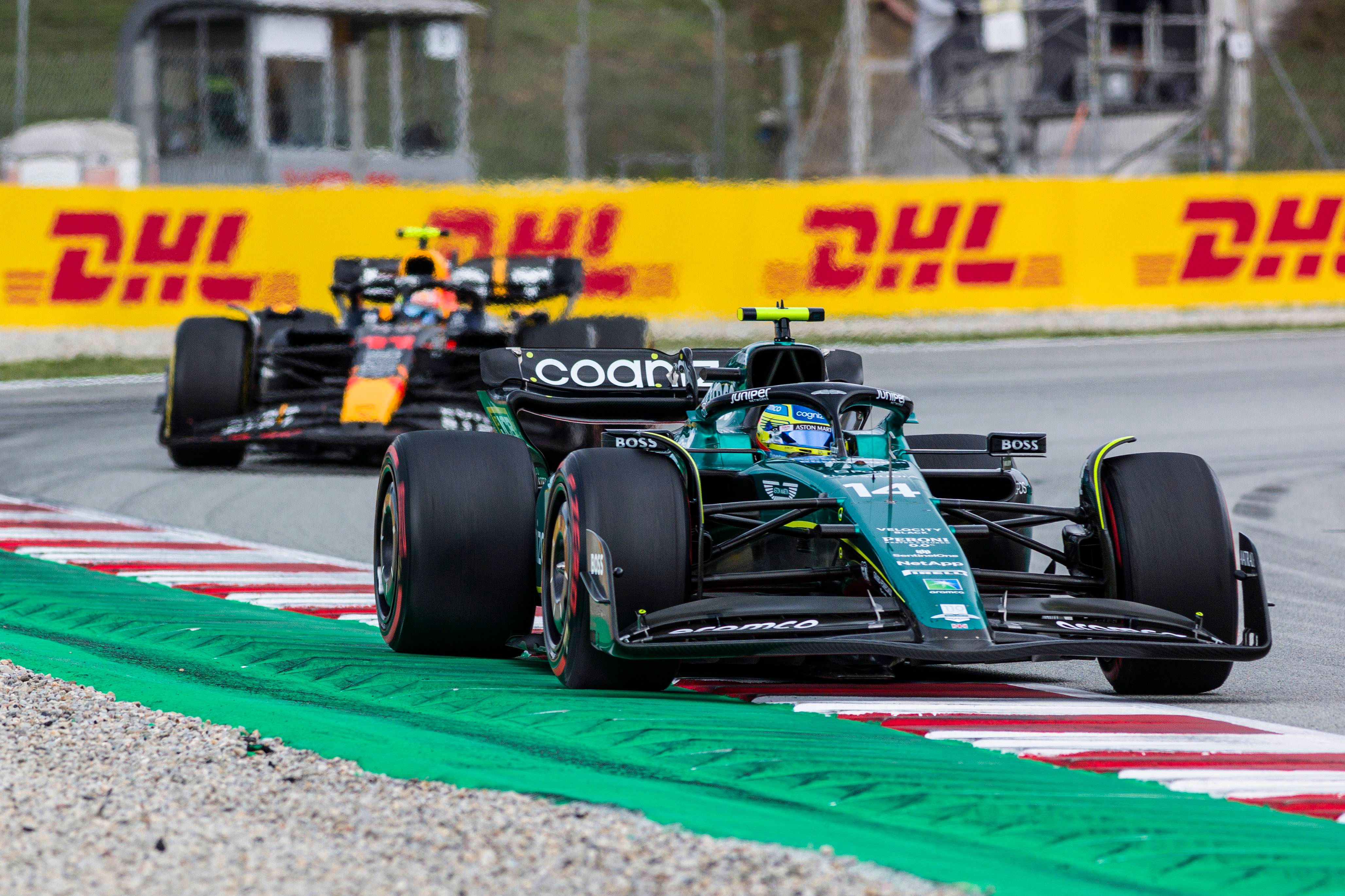  Fernando Alonso y Checo Pérez en el Gran Premio de España.