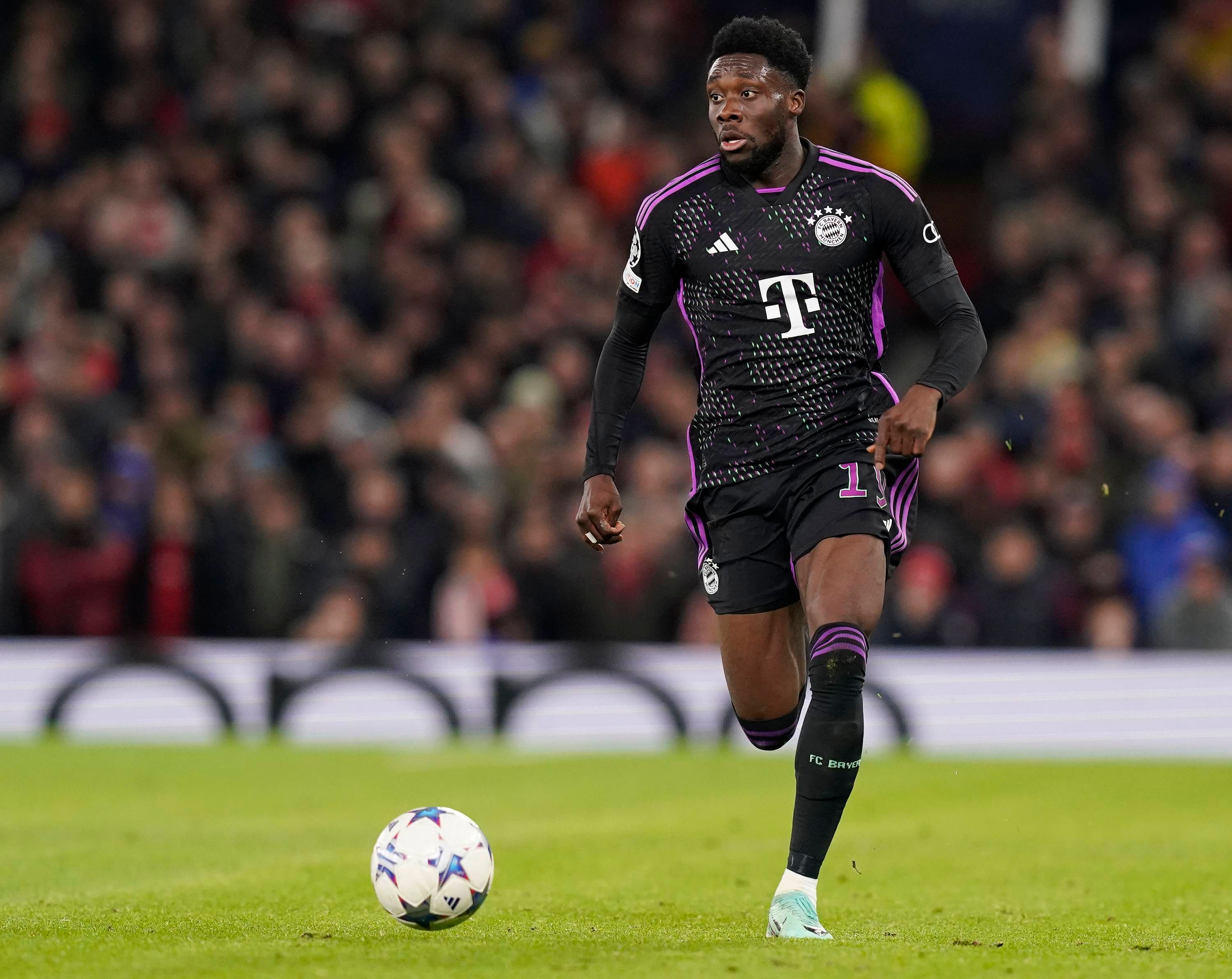  Alphonso Davies, durante el Manchester United-Bayern.