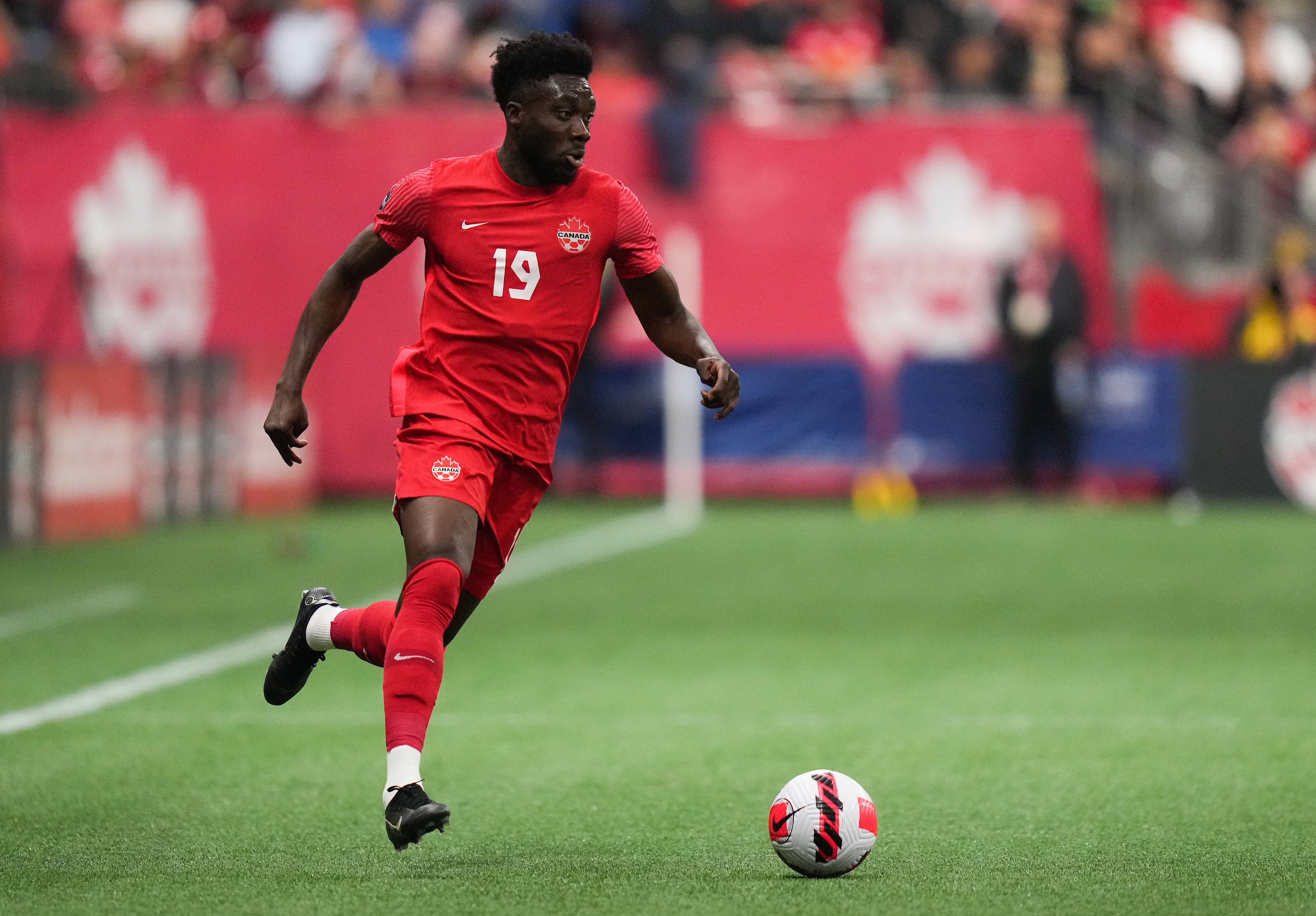 Alphonso Davies, en un partido con Canadá (Foto: Cordon Press).
