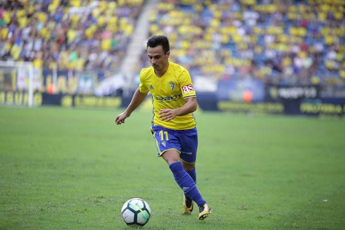  El extremo Álvaro García conduce el balón.