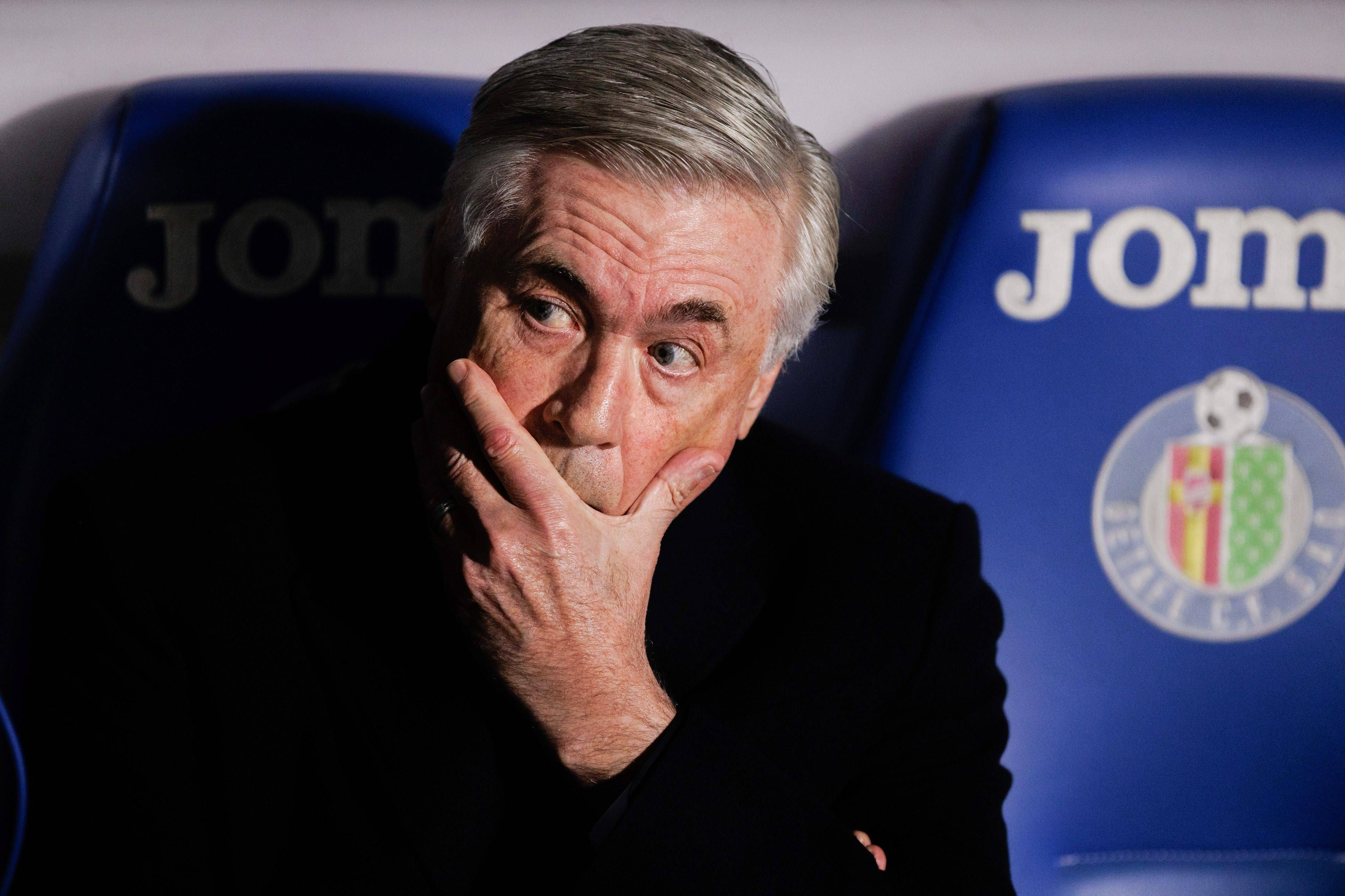  Ancelotti, en el banquillo durante el Getafe-Real Madrid (FOTO: Cordón Press).