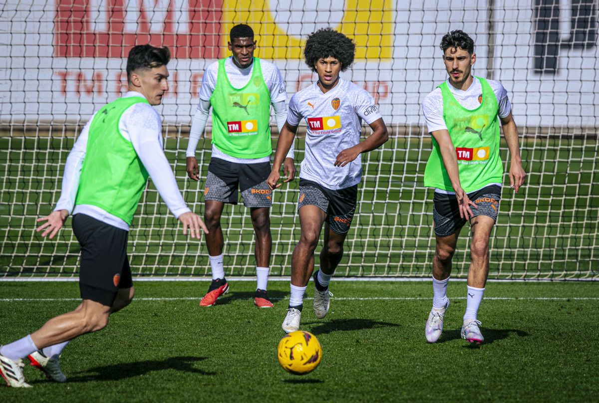  André Almeida vuelve a entrenar con el grupo.