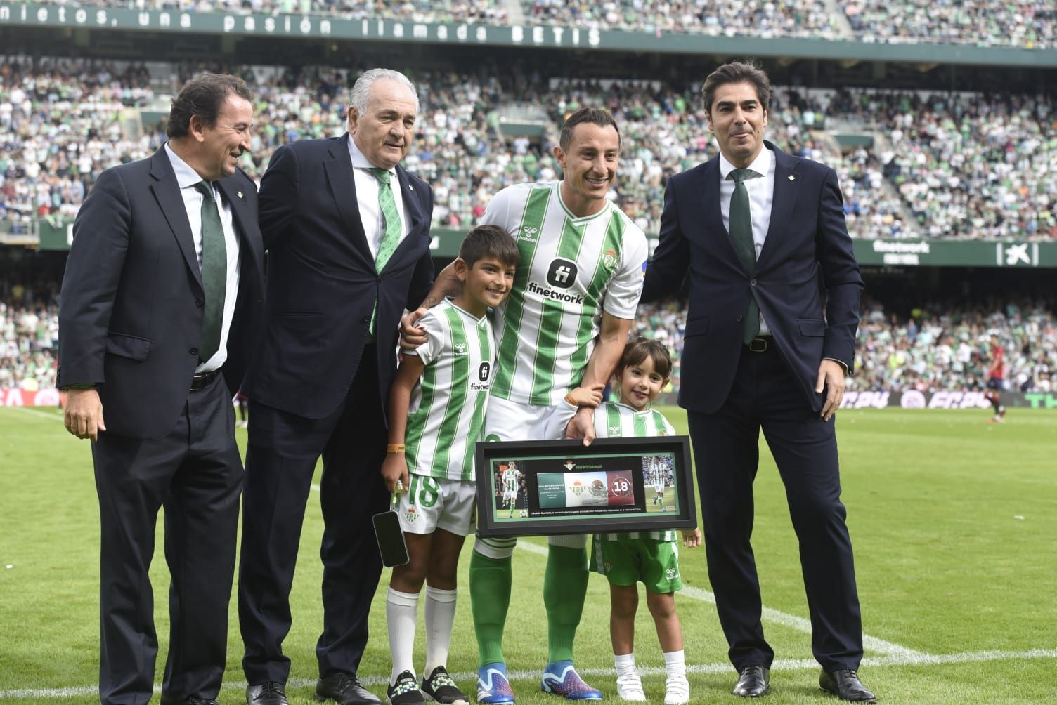 Andrés Guardado, en un reciente homenaje.