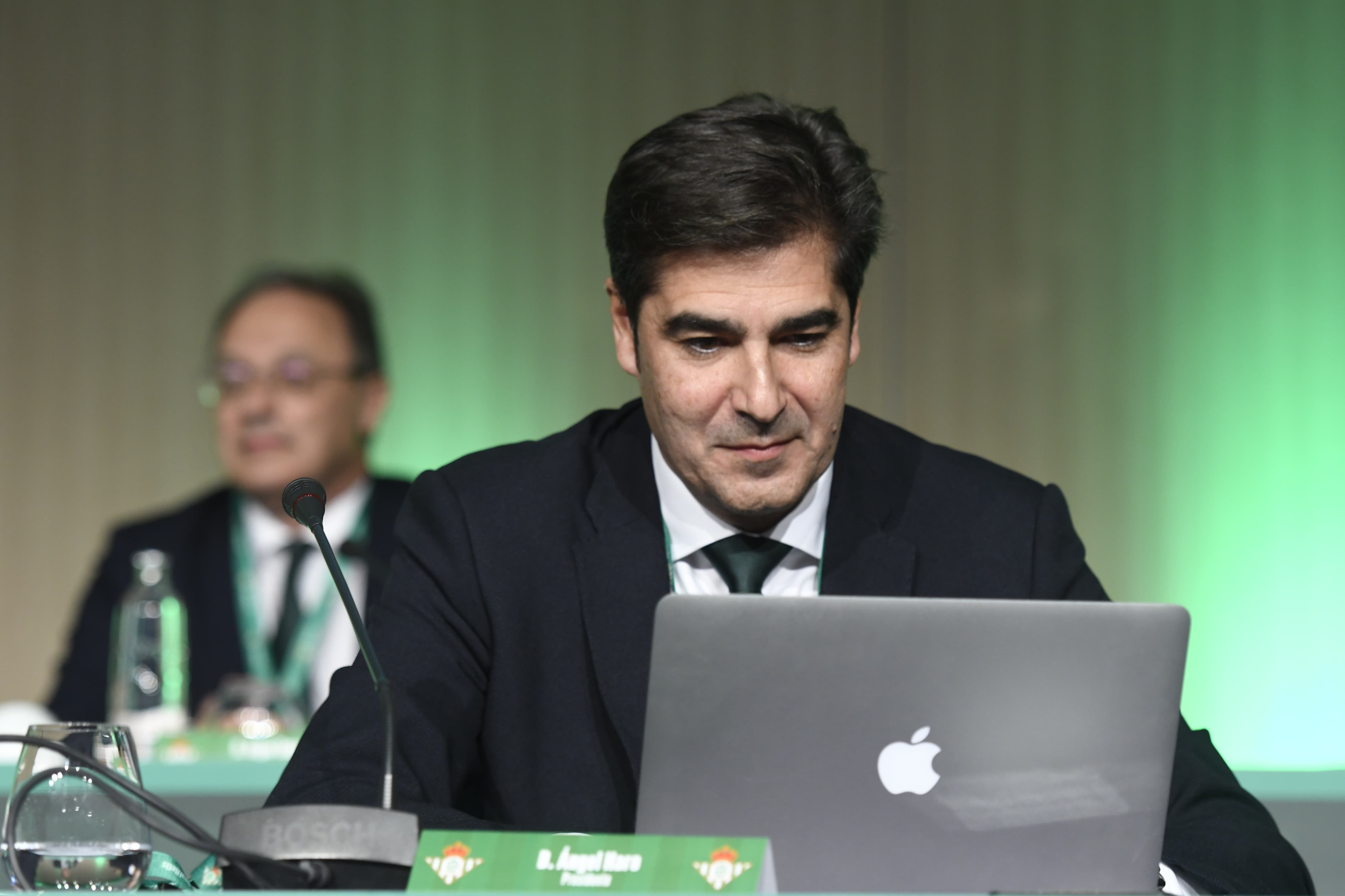  Ángel Haro, en la Junta