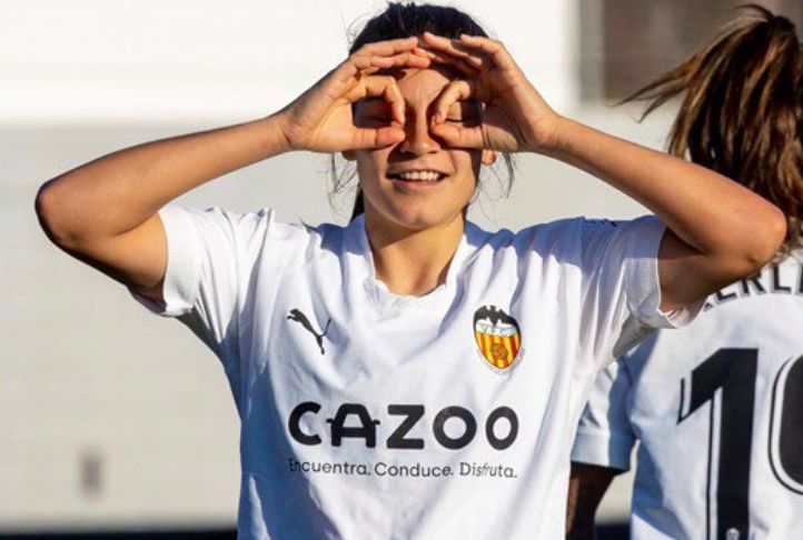  Anita Marcos con Cazoo en el pecho