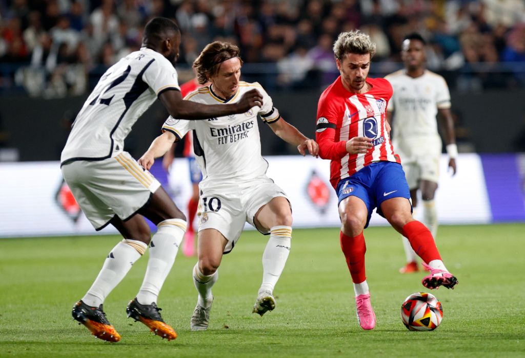  Antoine Griezmann en la jugada de su gol frente al Real Madrid (@Atleti)