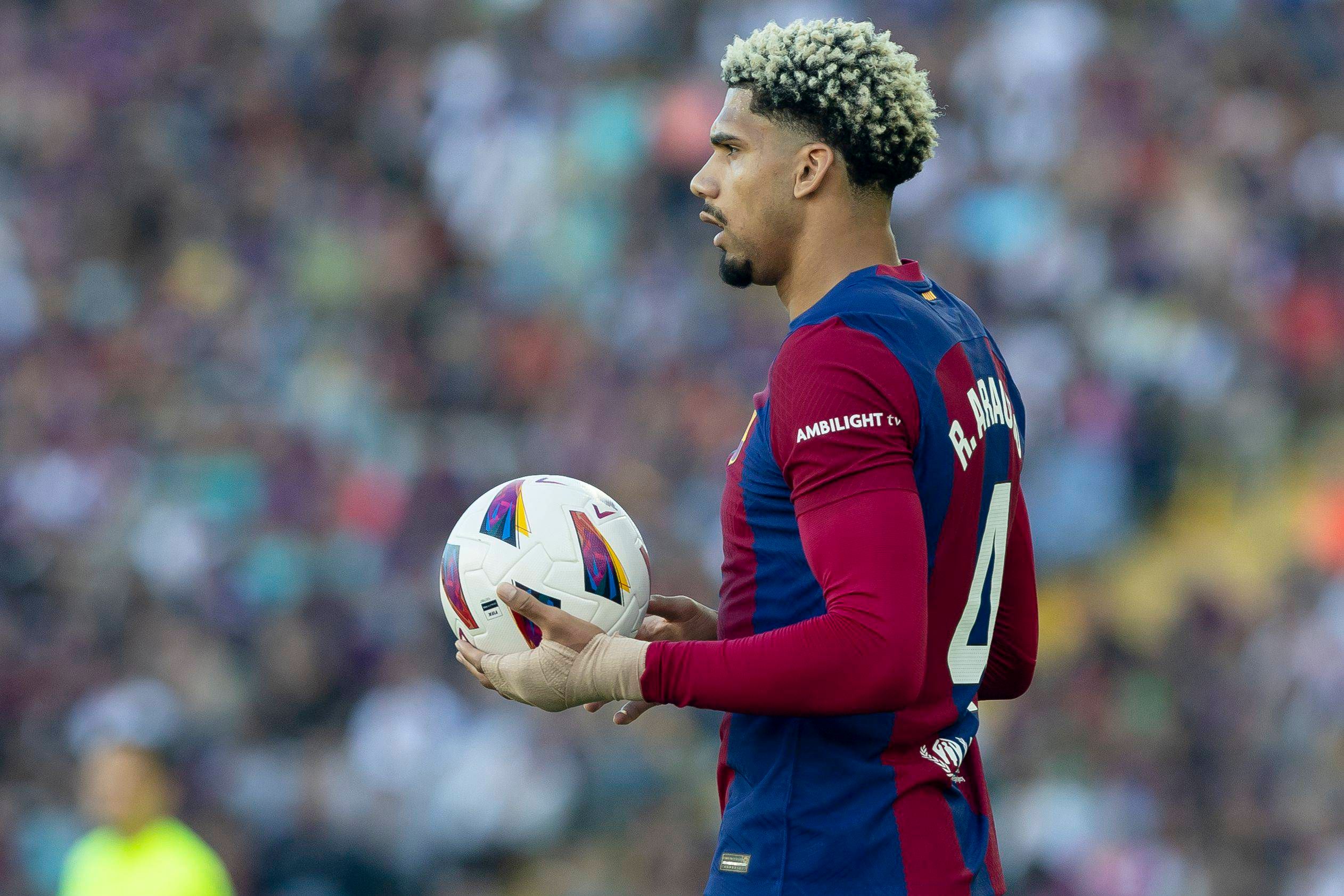 Araujo, en el Clásico Barcelona-Real Madrid (FOTO: Cordón Press).