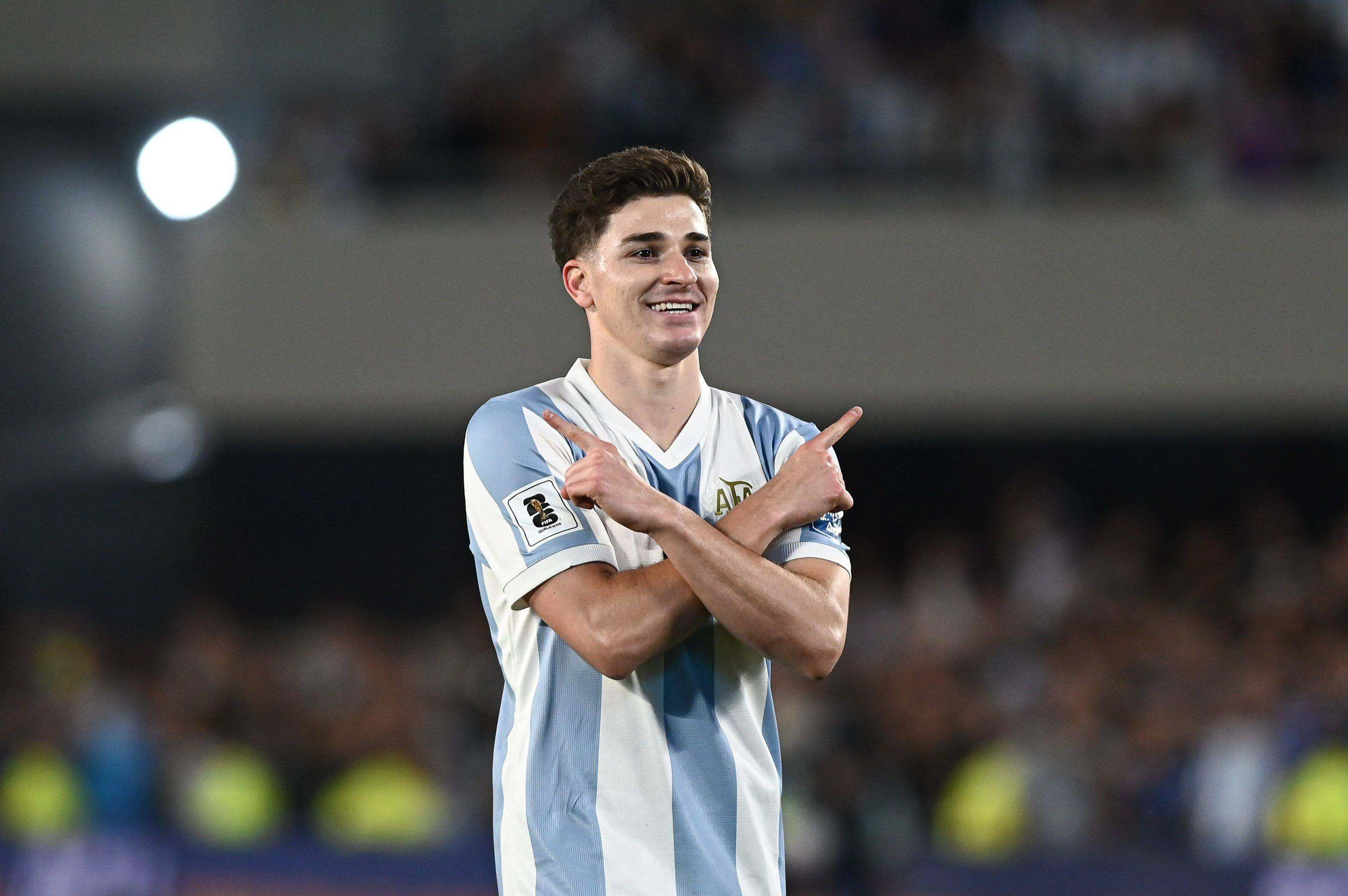  Julián Álvarez celebra un gol en el 4-1 de Argentina a Brasil en el Monumental (Foto: Cordon Pres