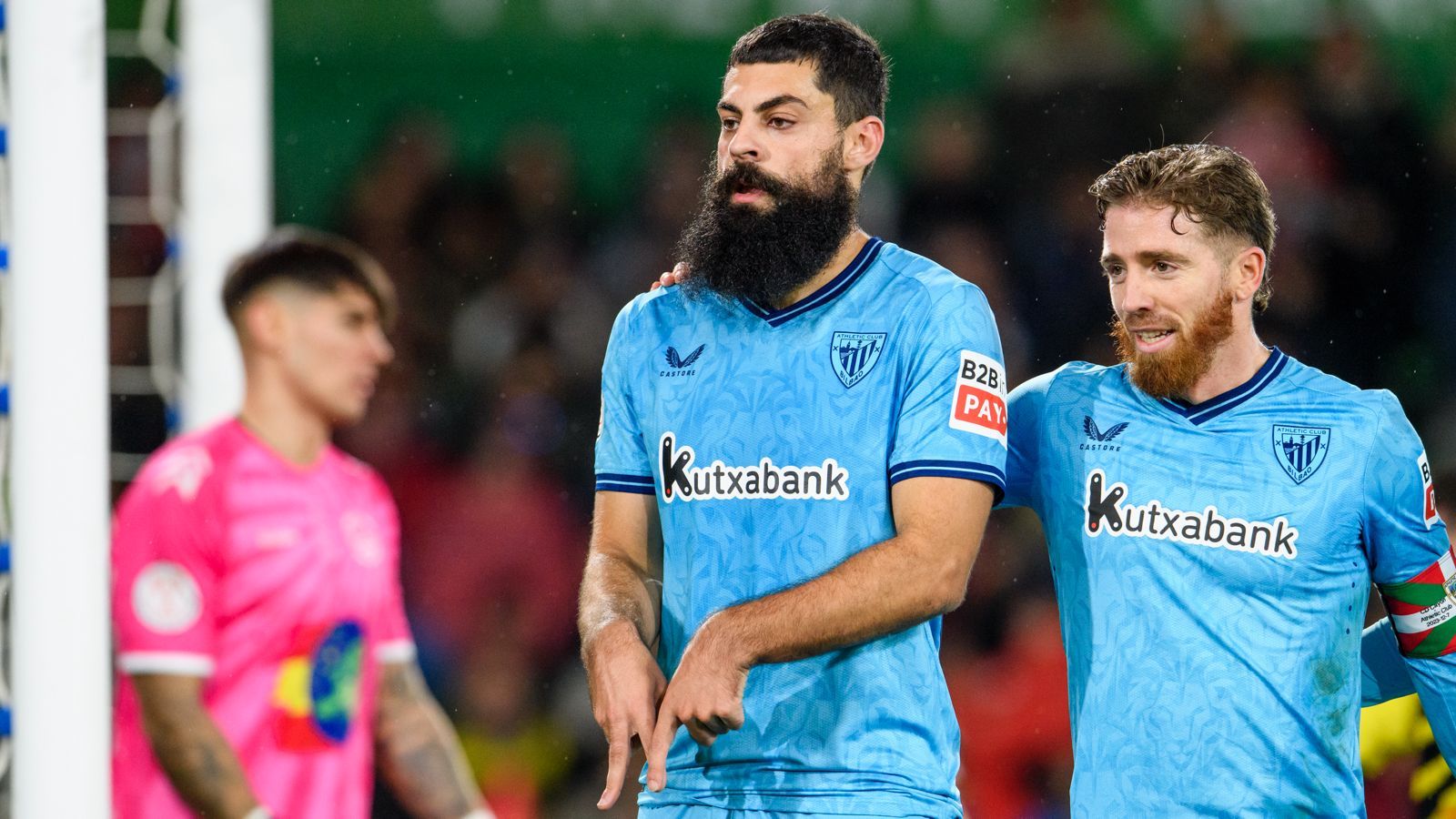  Asier Villalibre, durante el Cayón - Athletic.